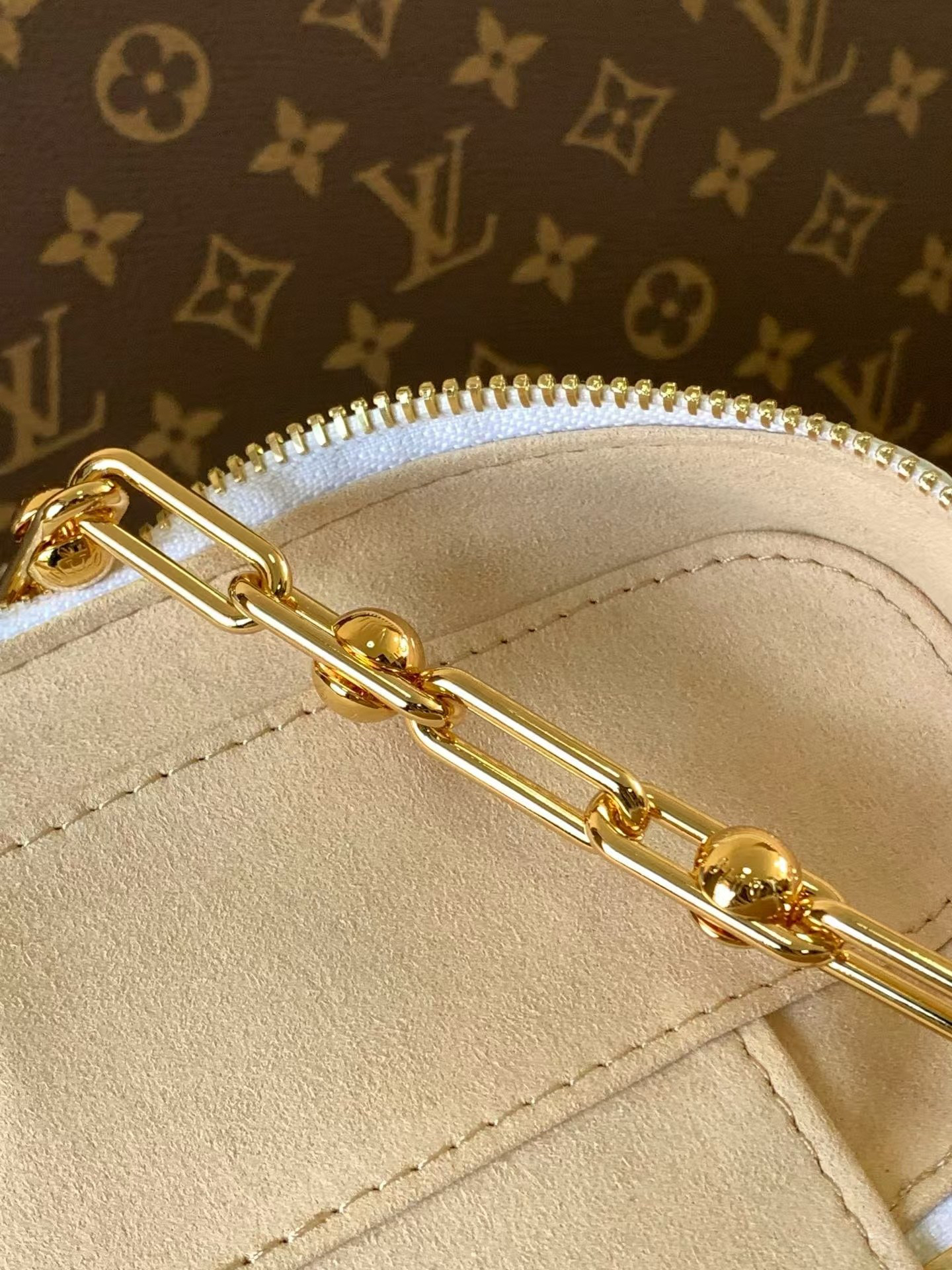 Louis Vuitton Vanity Pouch M13662 - Image 6