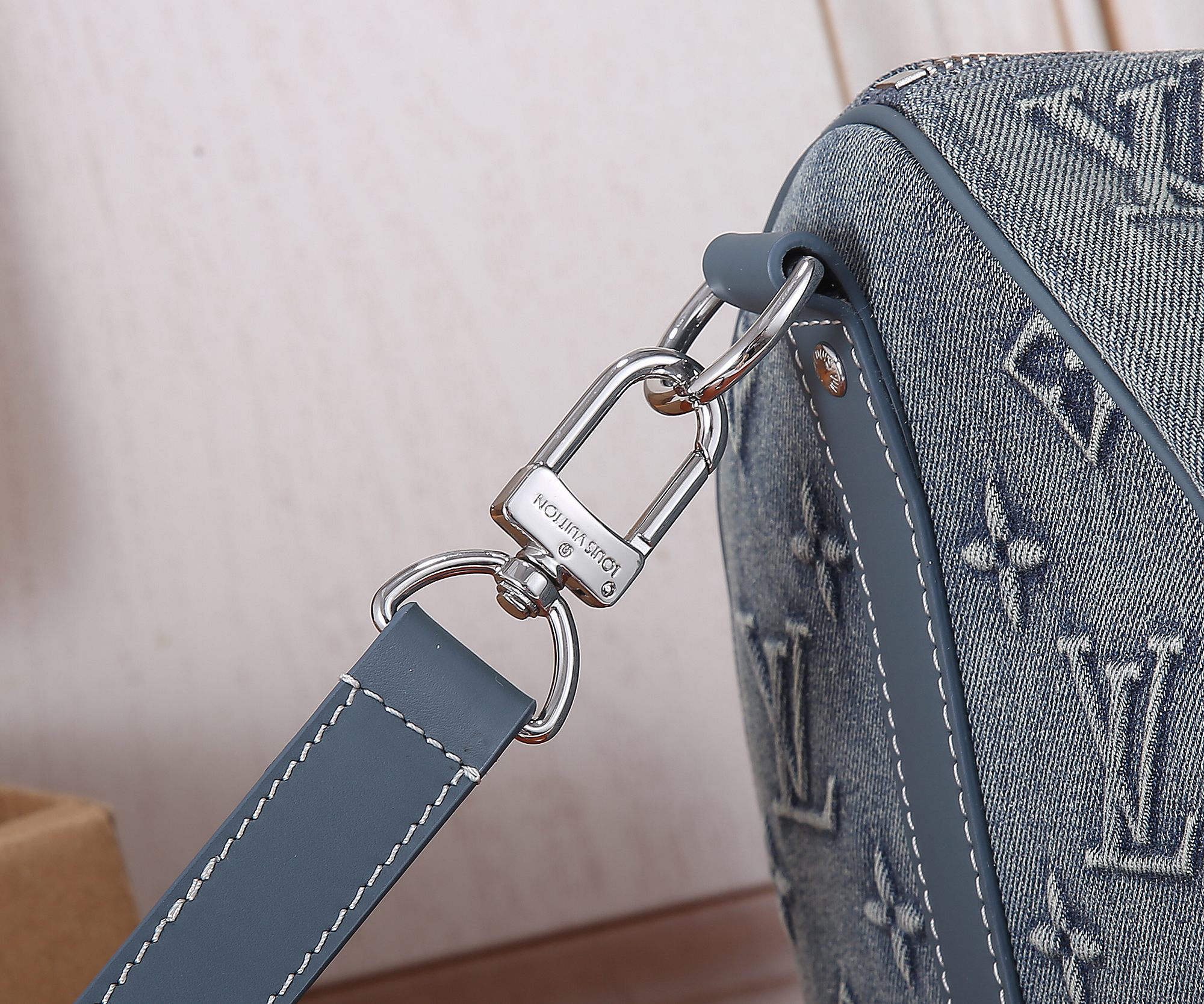 Louis Vuitton Keepall Bandoulière 50 Monogram Washed Denim Travel Bag - Image 6