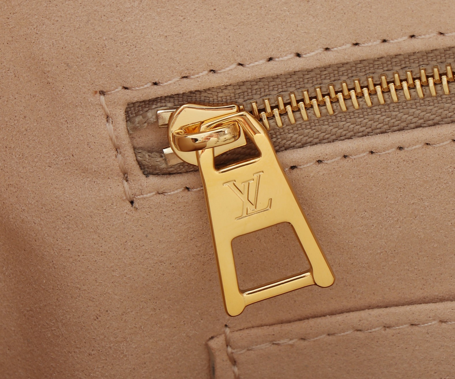 Louis Vuitton OnTheGo Medium Bag M12415 - Image 6