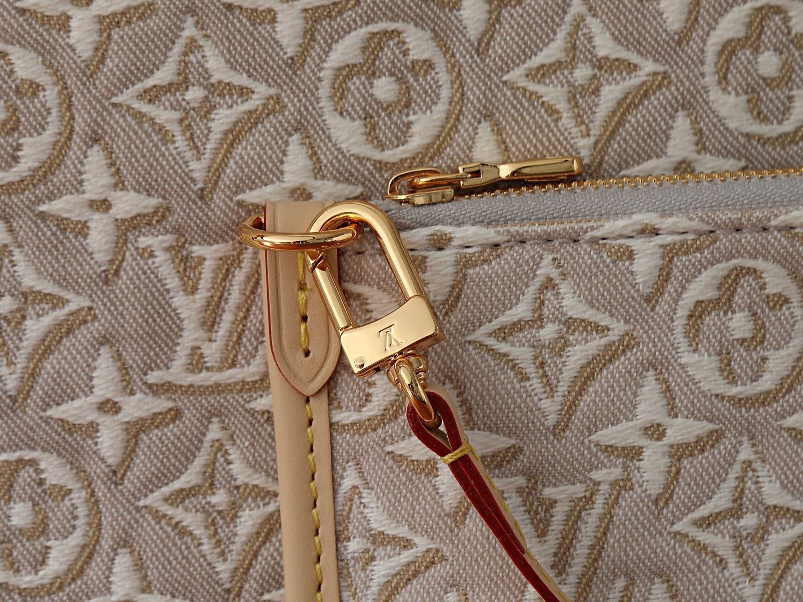 Louis Vuitton Neverfull MM Monogram Emblème Tote Bag - Image 6