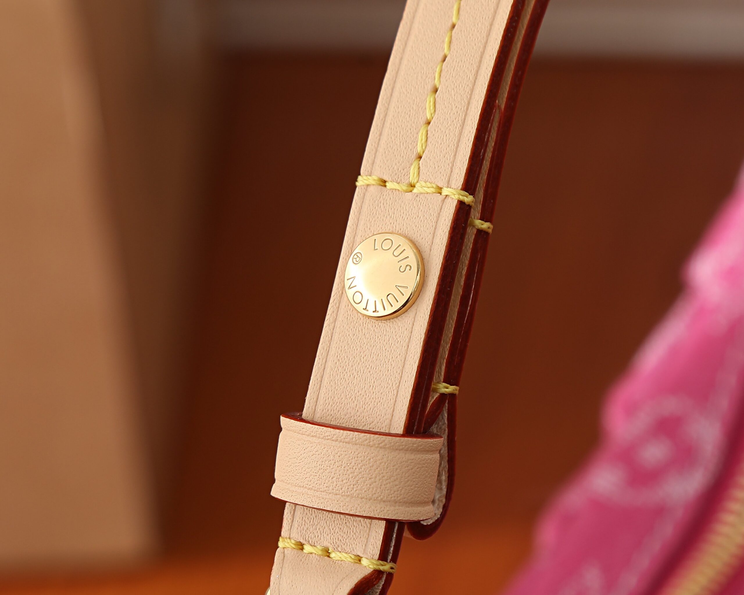 Louis Vuitton Pochette Valley Handbag - Image 6