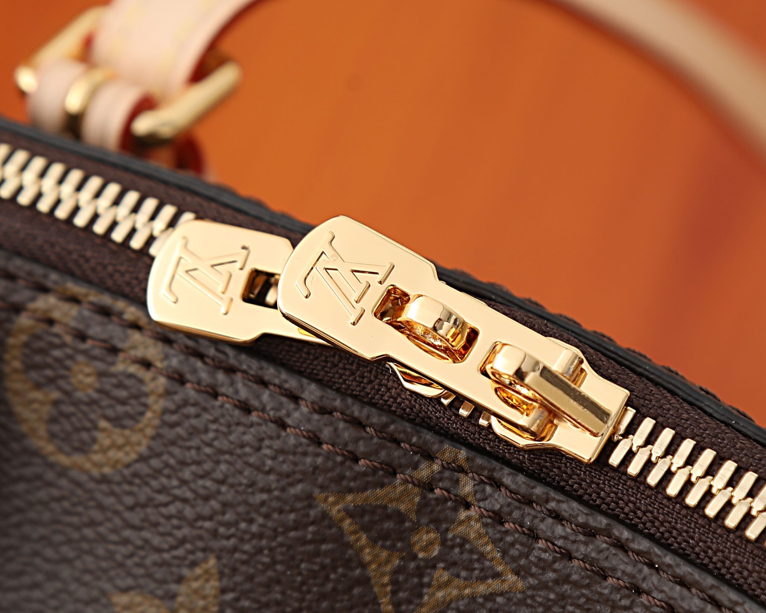 Louis Vuitton Squire Monogram Handbag - Image 6