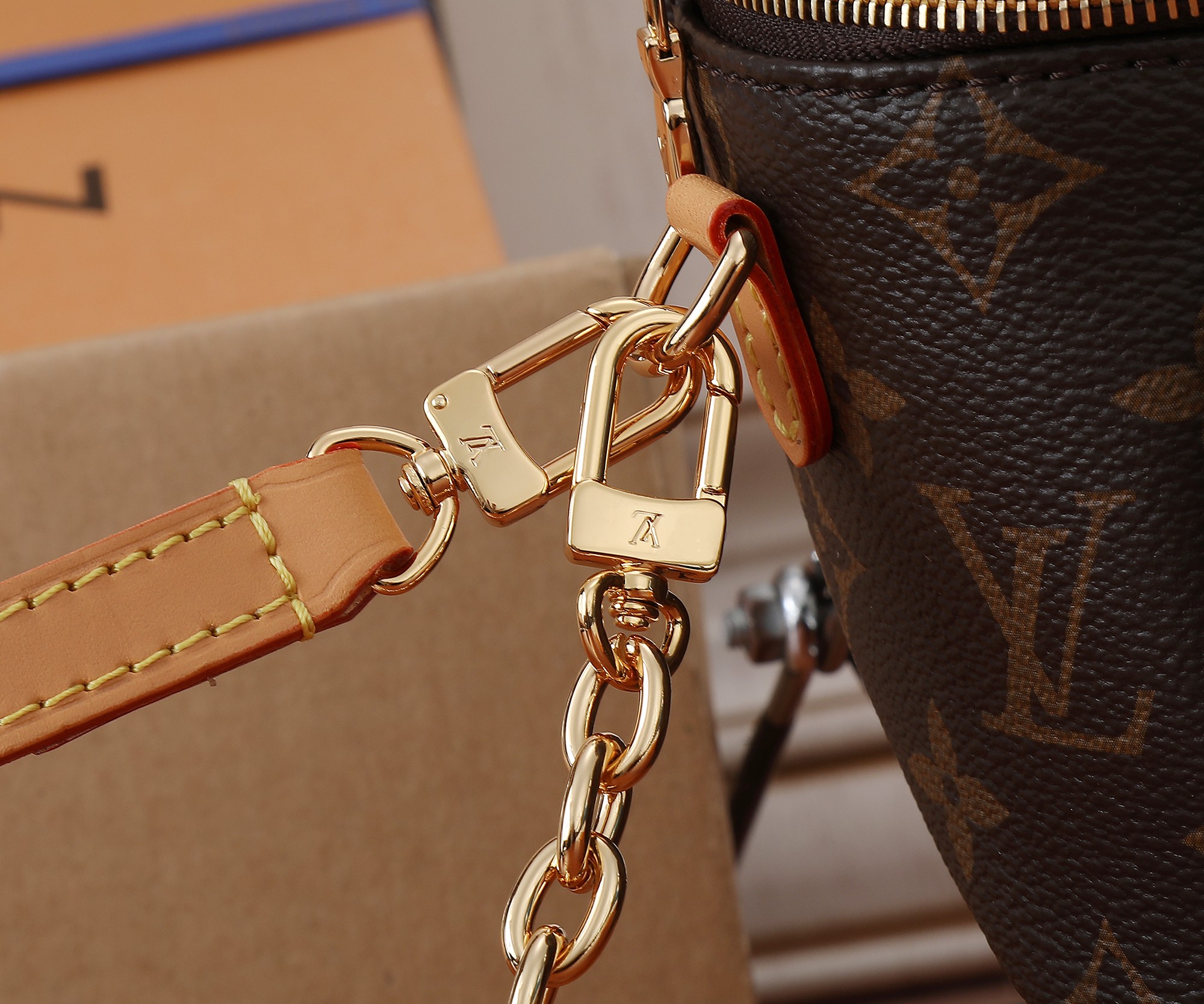 Louis Vuitton Mini Bumbag M82335 - Image 6