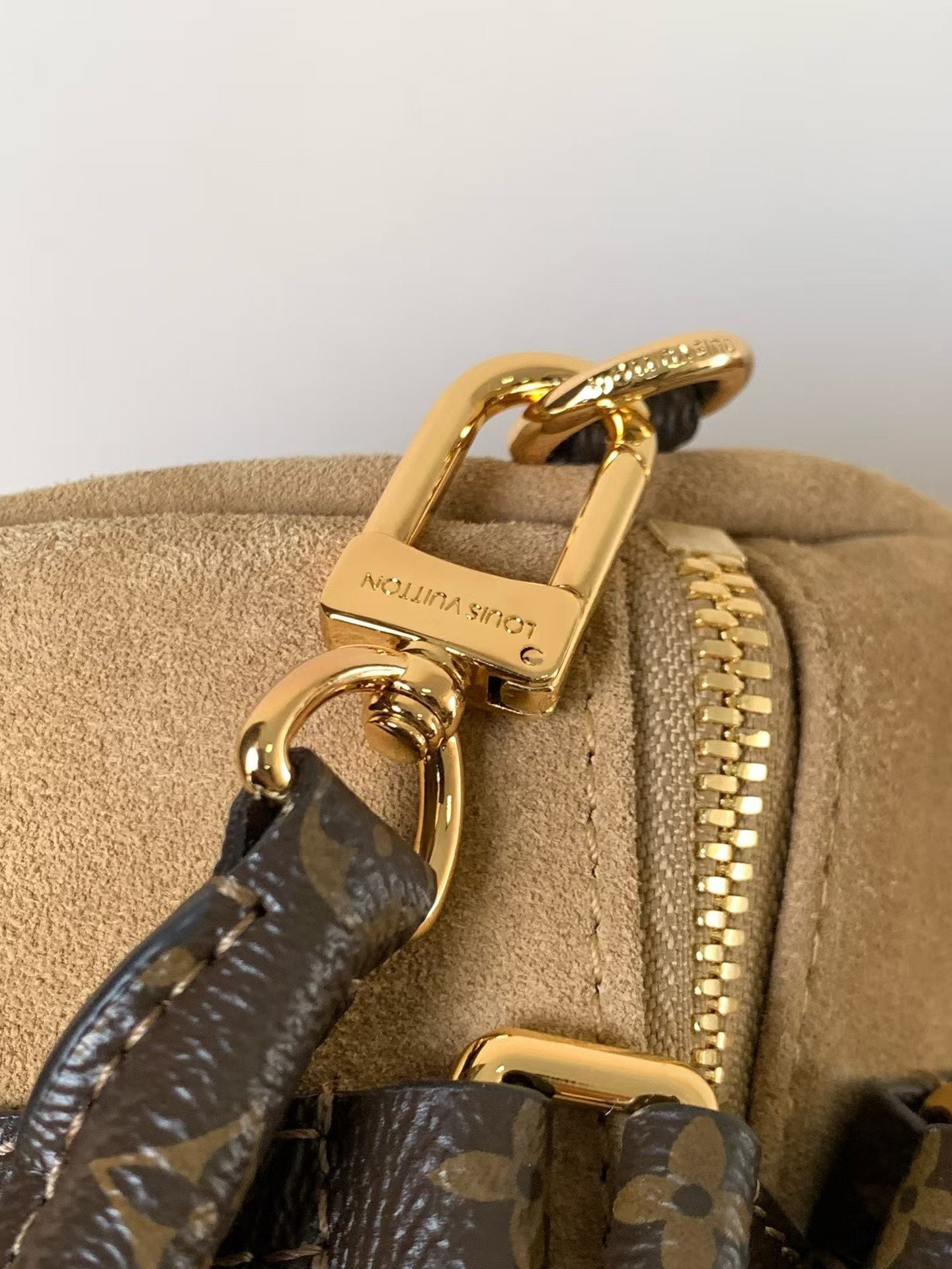 Louis Vuitton Express Travel Bag - Image 6