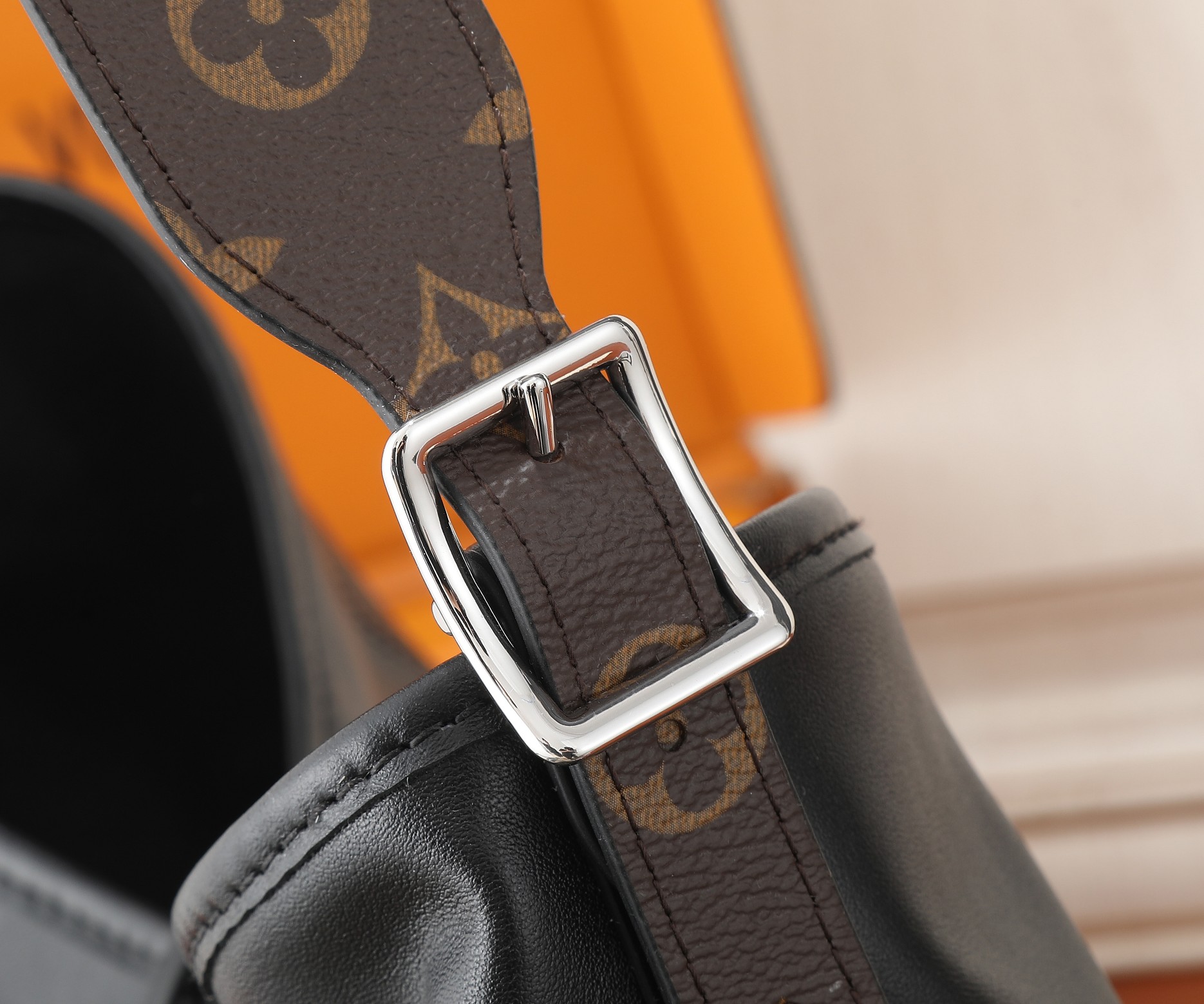 CarryAll Dark Medium Leather Handbag - Image 6