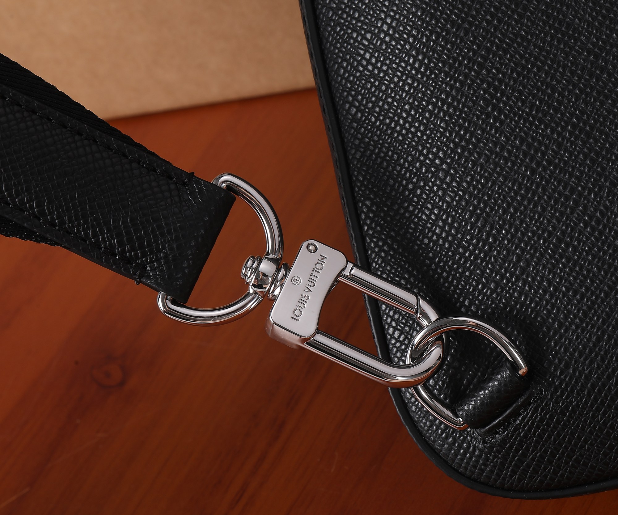 Louis Vuitton Avenue Shoulder Bag M30863 - Image 6
