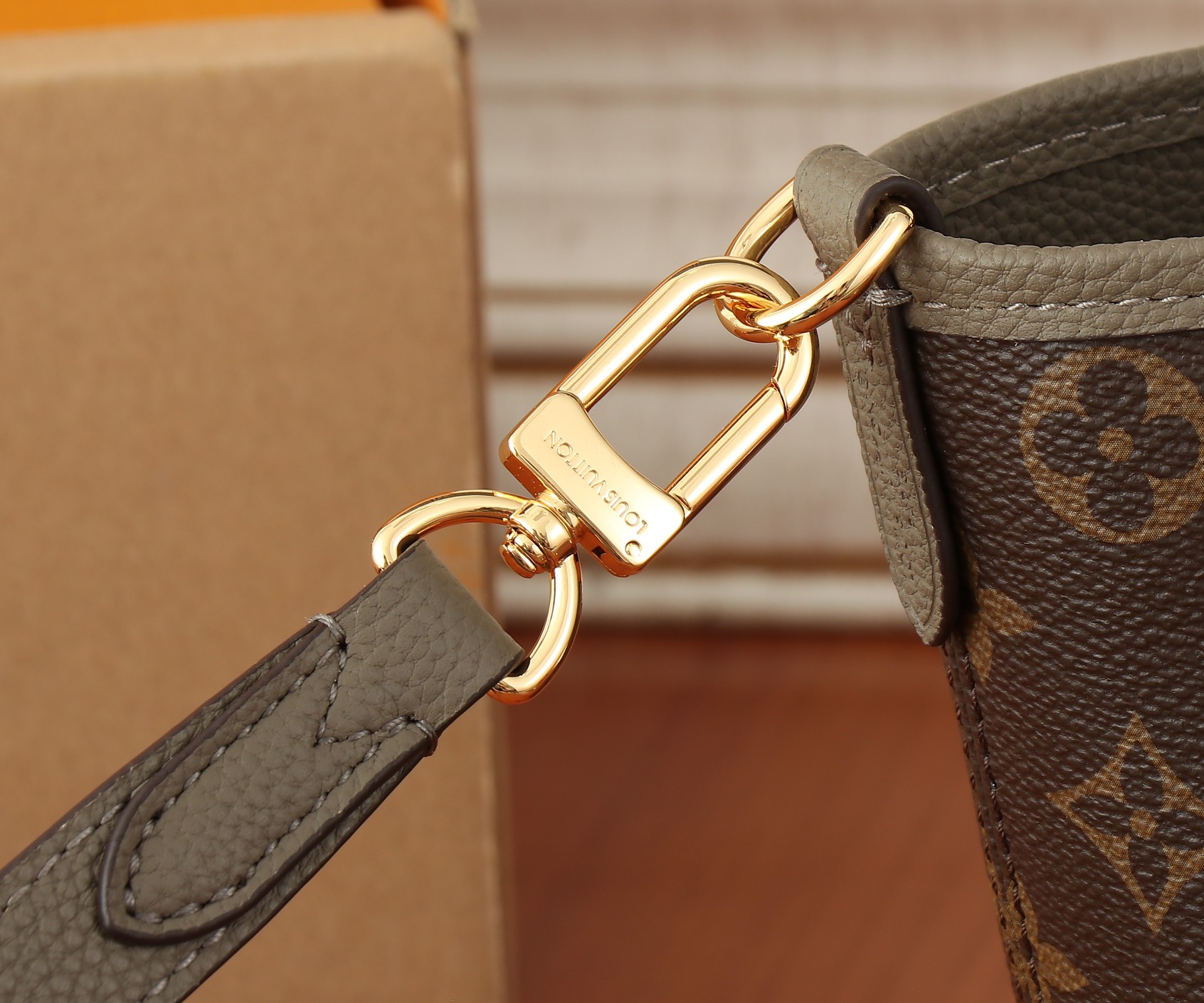Neverfull Bandoulière Inside Out BB Handbag - Image 6