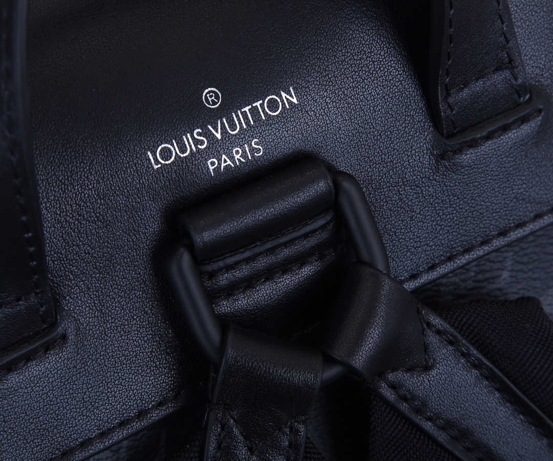 Louis Vuitton Trio Shoulder Bag in Monogram Eclipse Canvas - Image 6