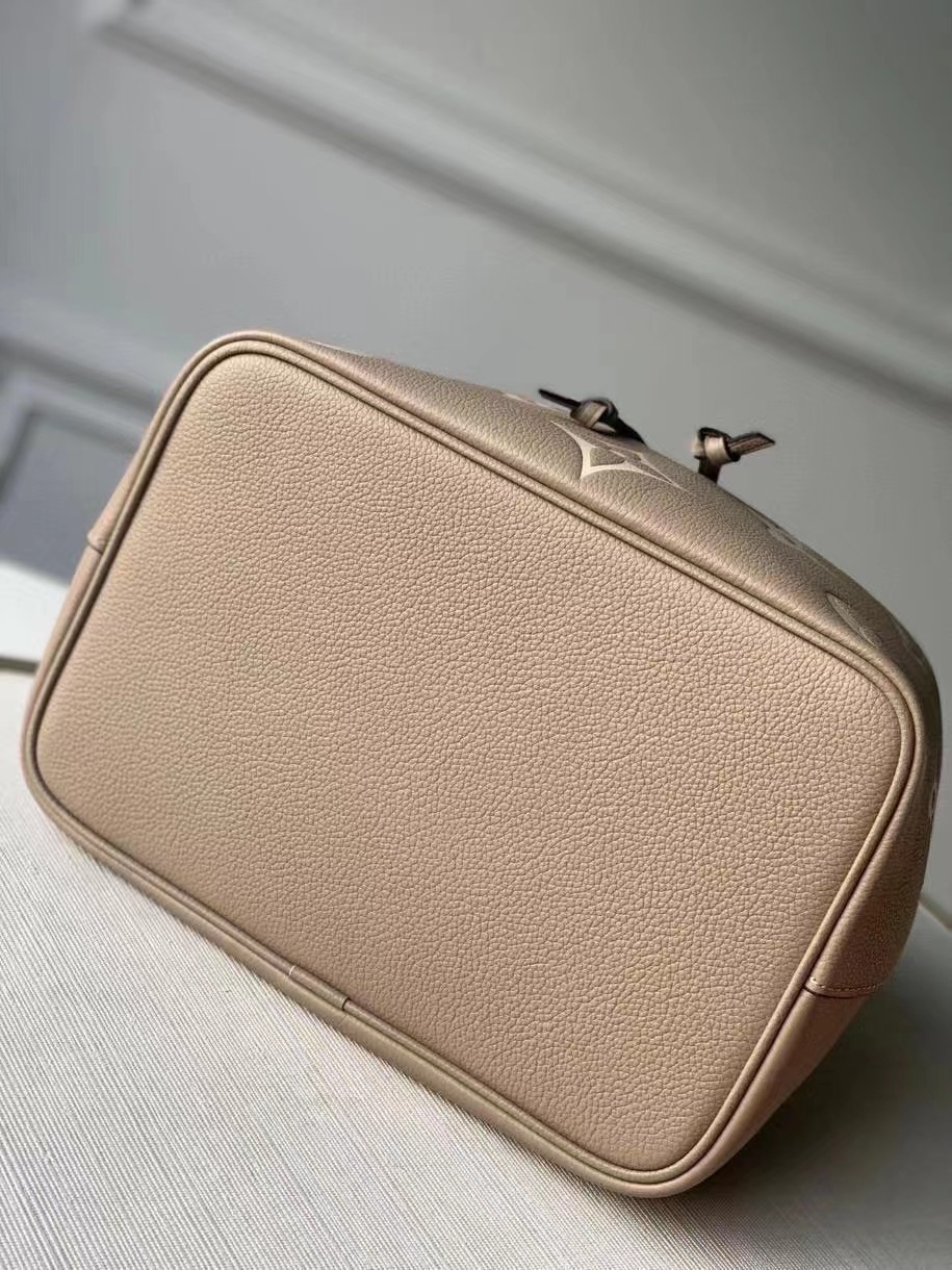 Louis Vuitton NeoNoe Medium Bucket Bag - Image 6