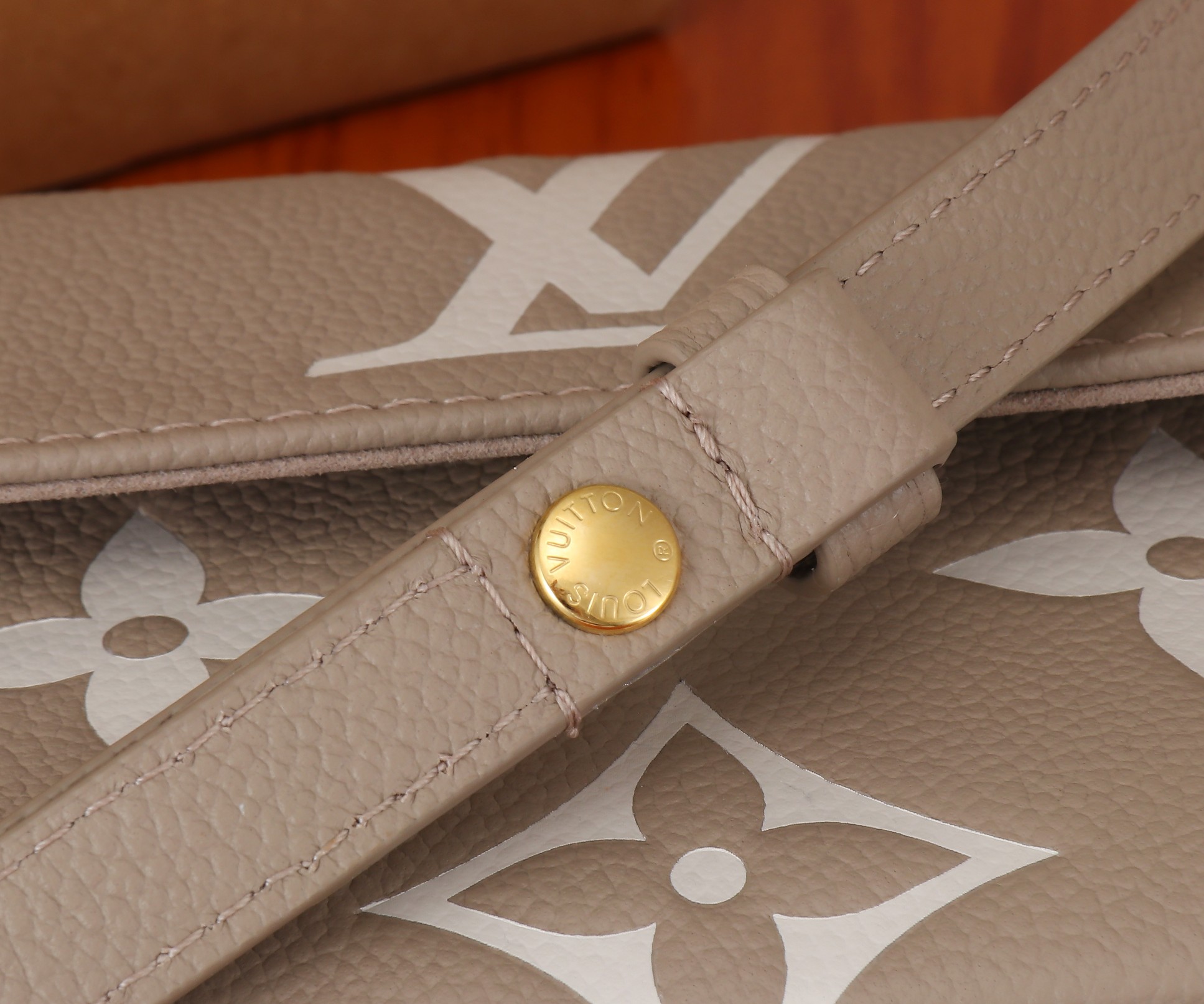 Louis Vuitton Wallet on Chain Ivy in Monogram Empreinte Leather - Image 6