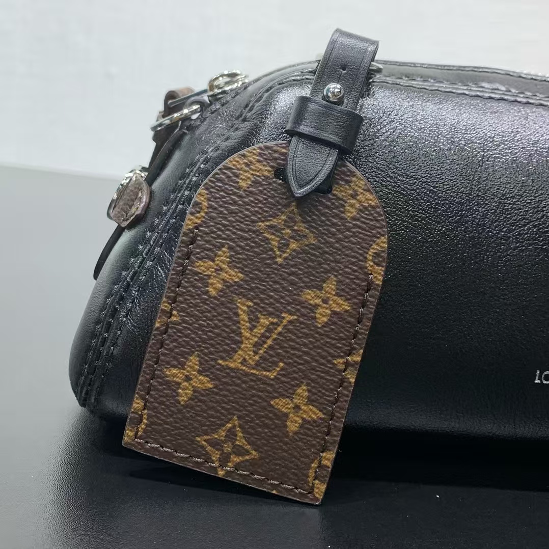 Pochette Vibe Crossbody Bag from the LV Vibe Collection - Image 6