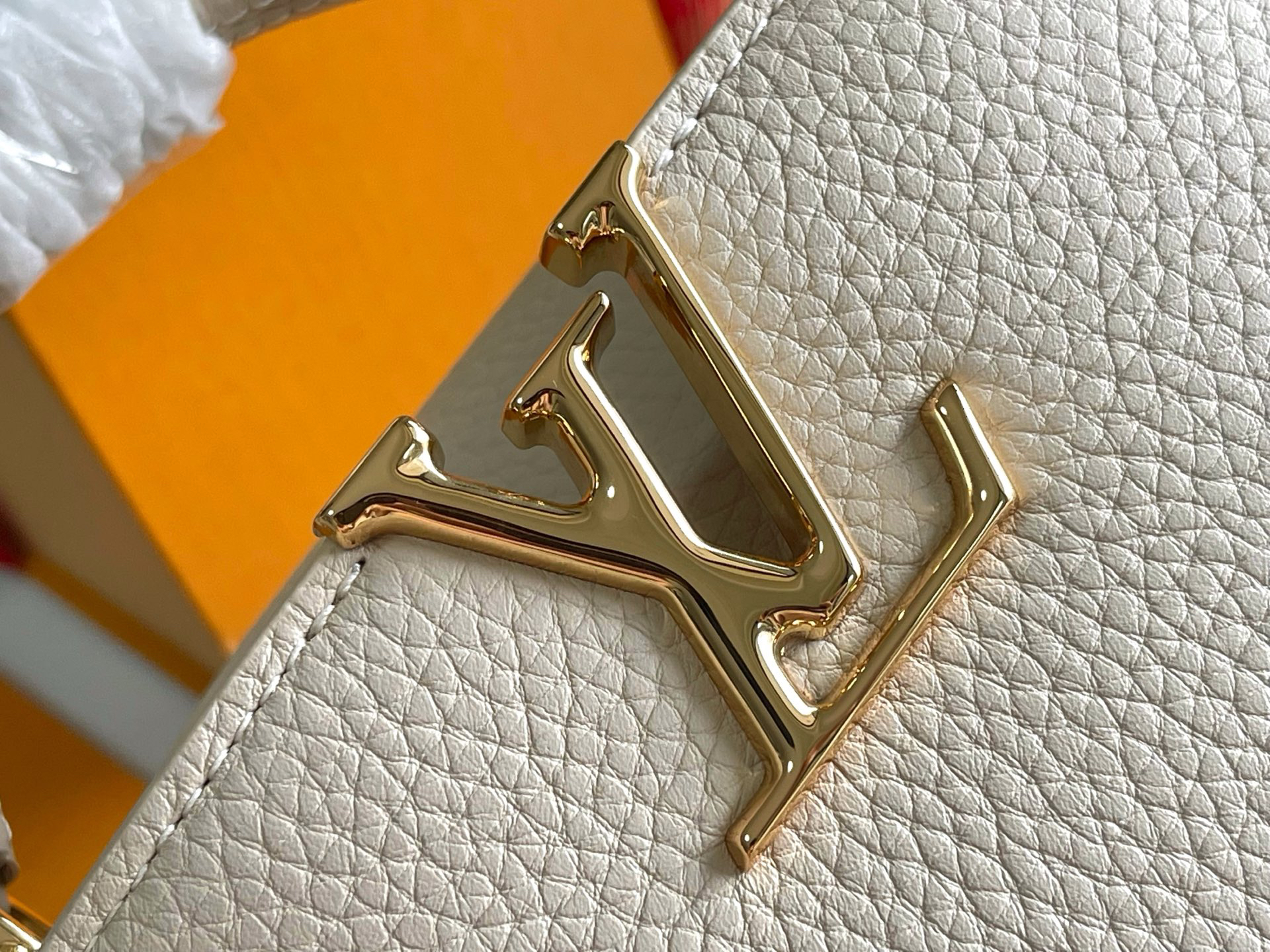 Louis Vuitton Capucines BB Handbag in White Cow Leather - Image 6