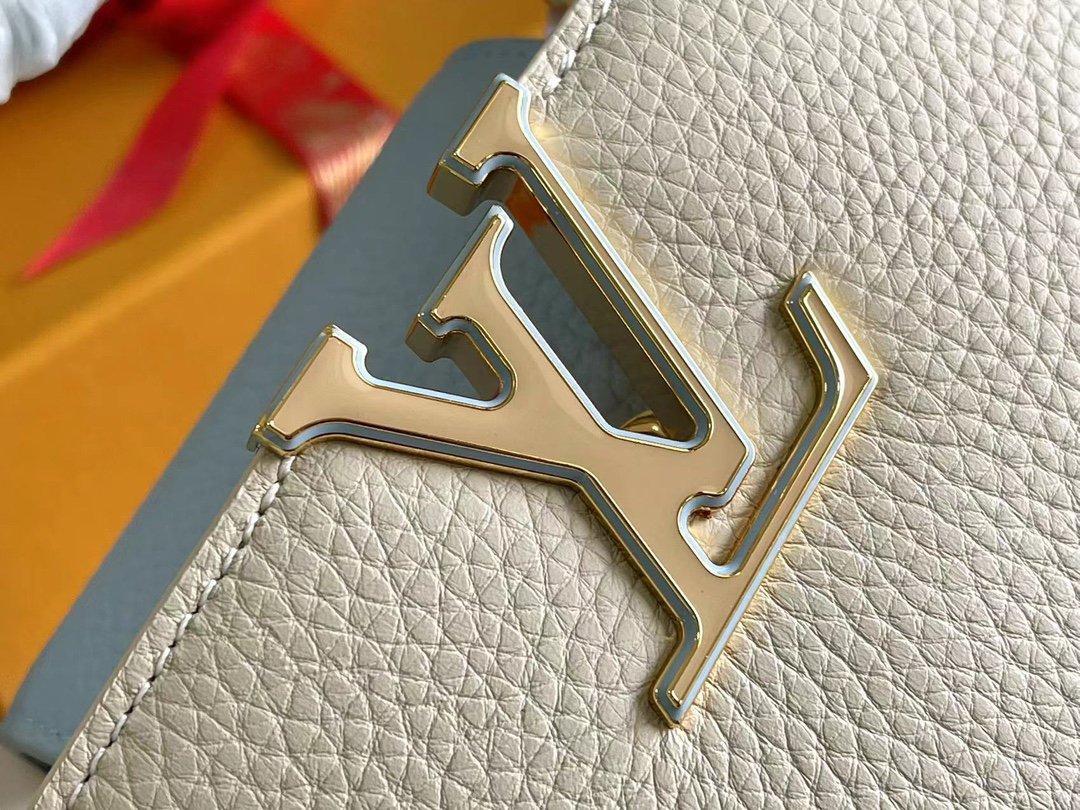Louis Vuitton Capucines Mini Handbag in Taurillon Leather - Image 6