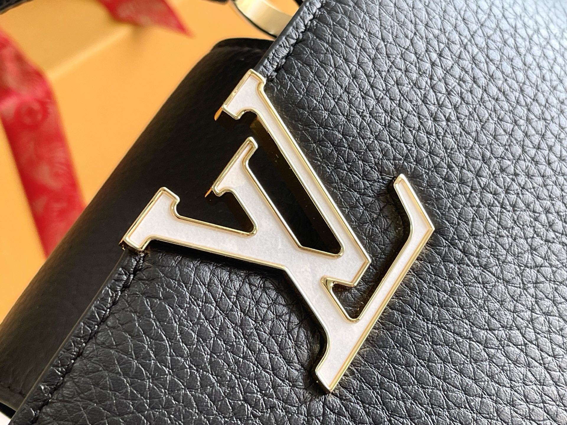 Louis Vuitton Capucines Mini Crossbody Bag M25461 - Image 6