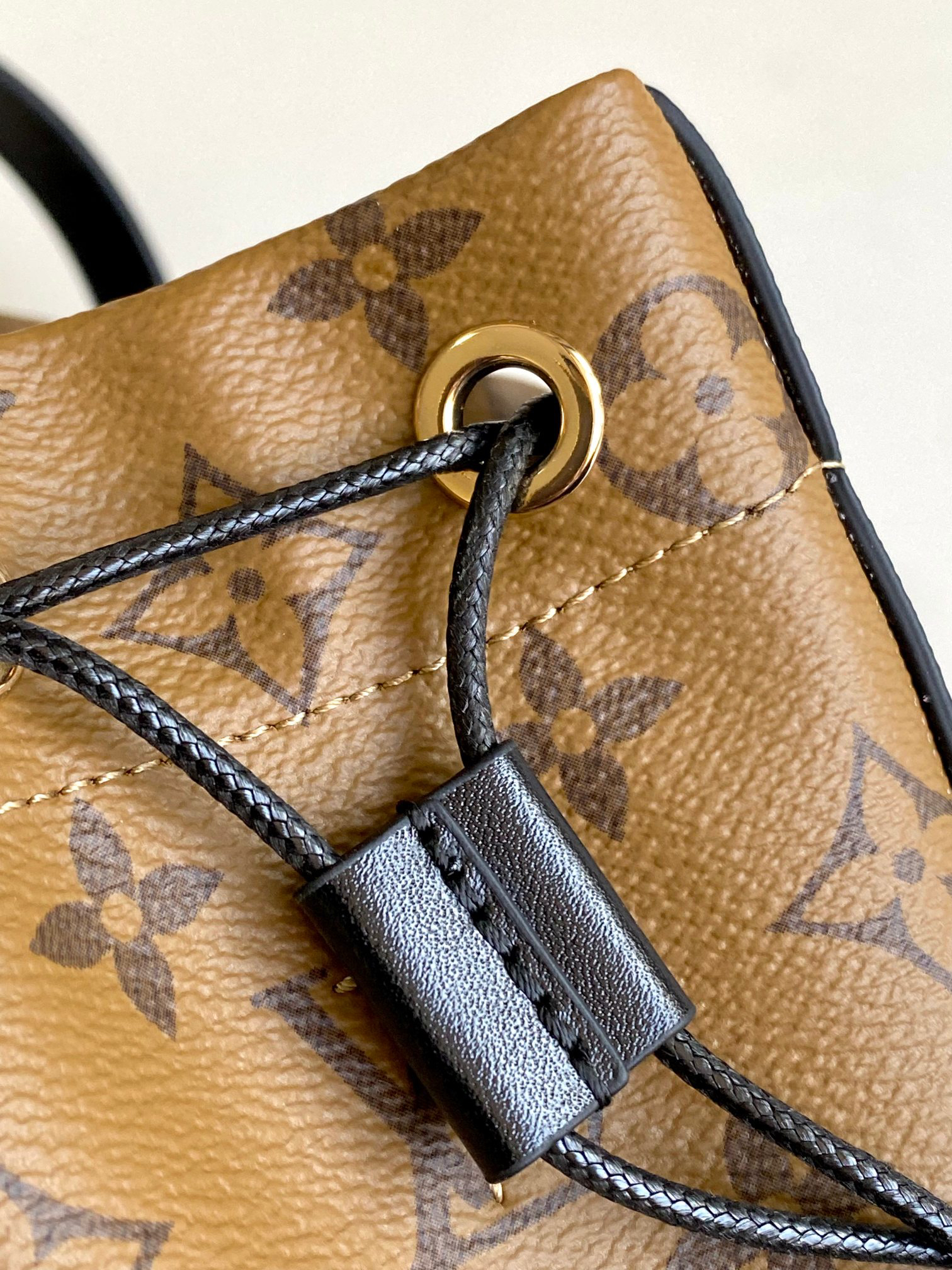 Louis Vuitton Noé Monogram Reverse Shoulder Bag - Image 6