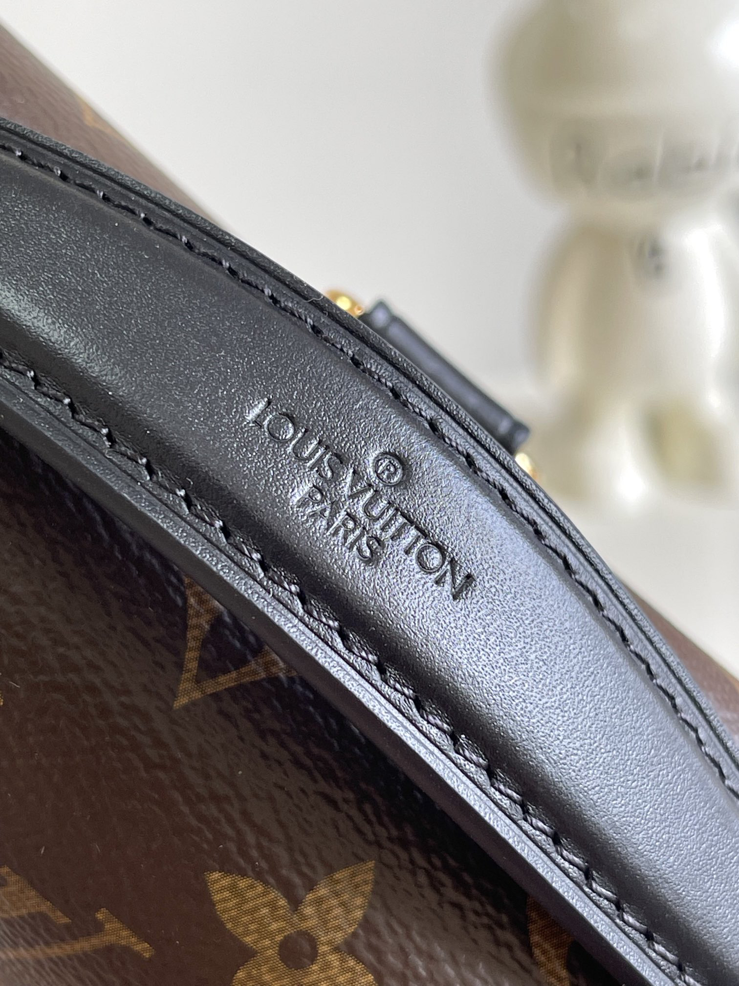 Louis Vuitton Pochette Metis Monogram Reverse Crossbody Bag - Image 6
