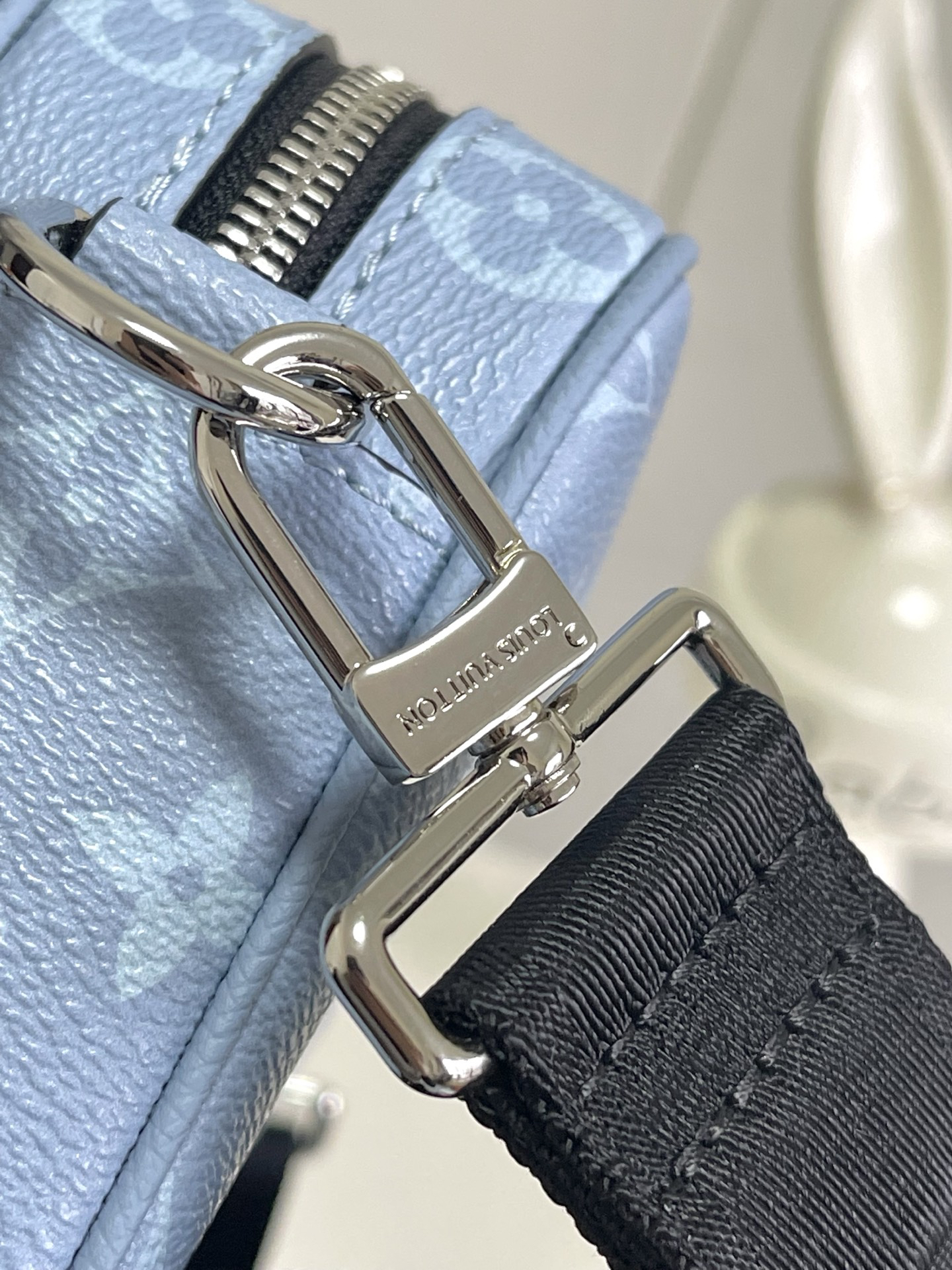 Louis Vuitton Alpha Messenger Bag - Image 6
