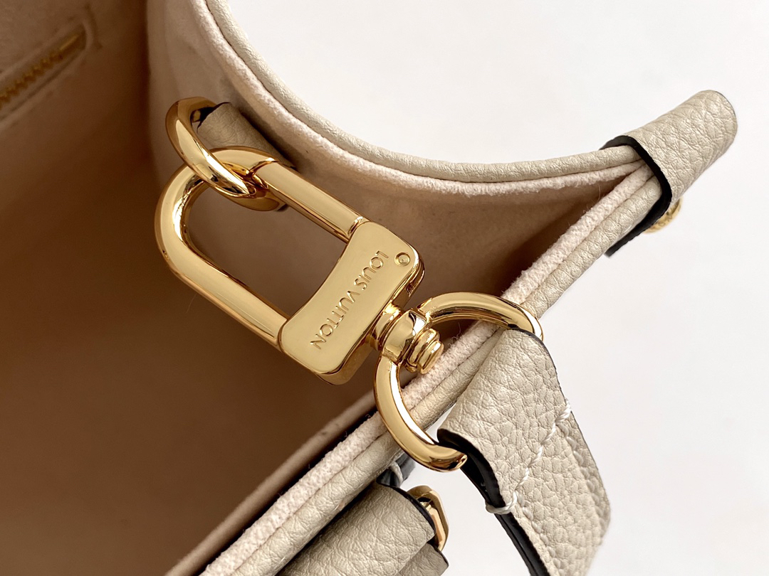 Louis Vuitton OnTheGo Small Tote Bag M45654 in White Monogram Cowhide Leather - Image 6