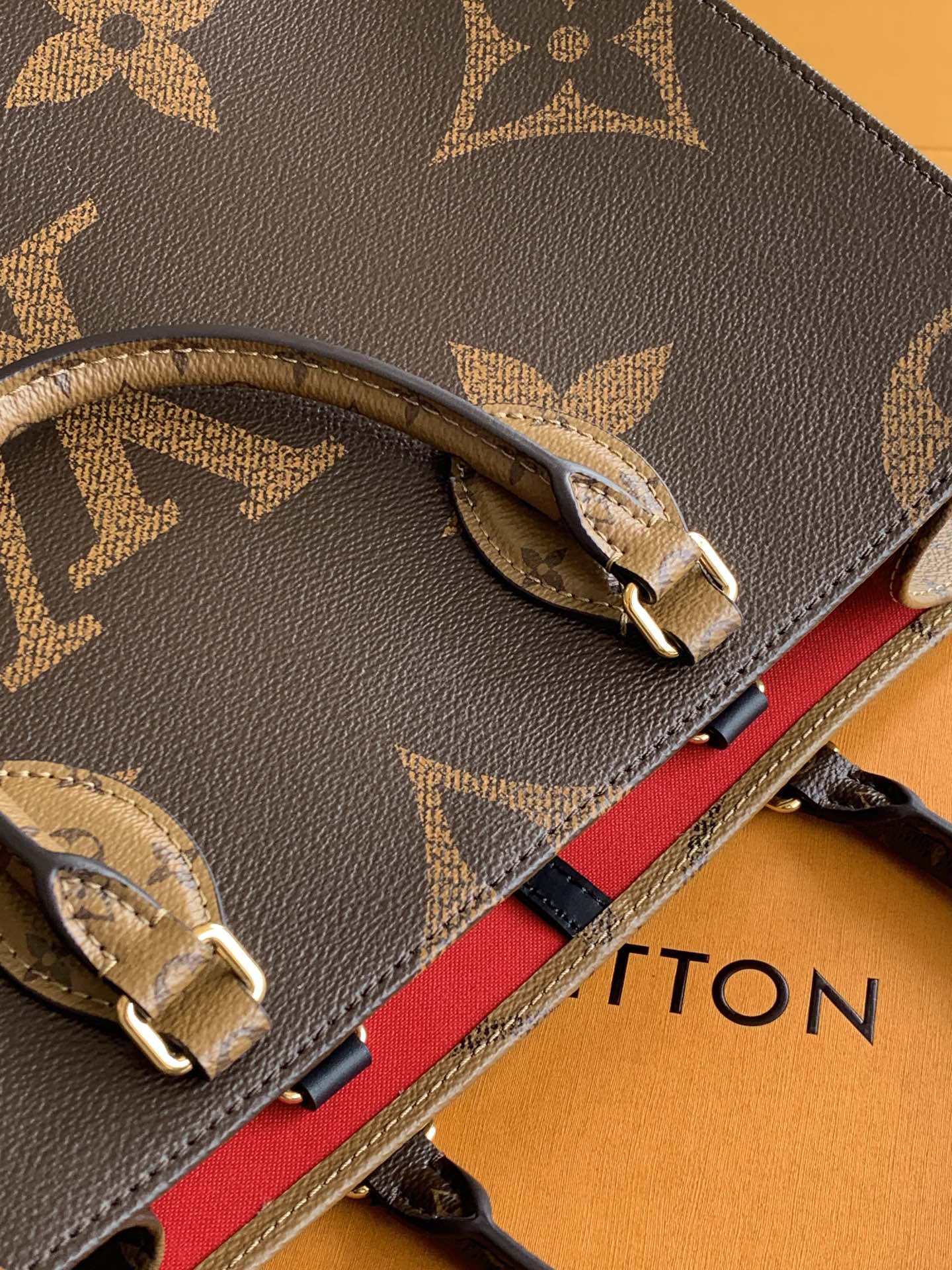 Louis Vuitton Onthego MM Leather Tote Bag - Image 6