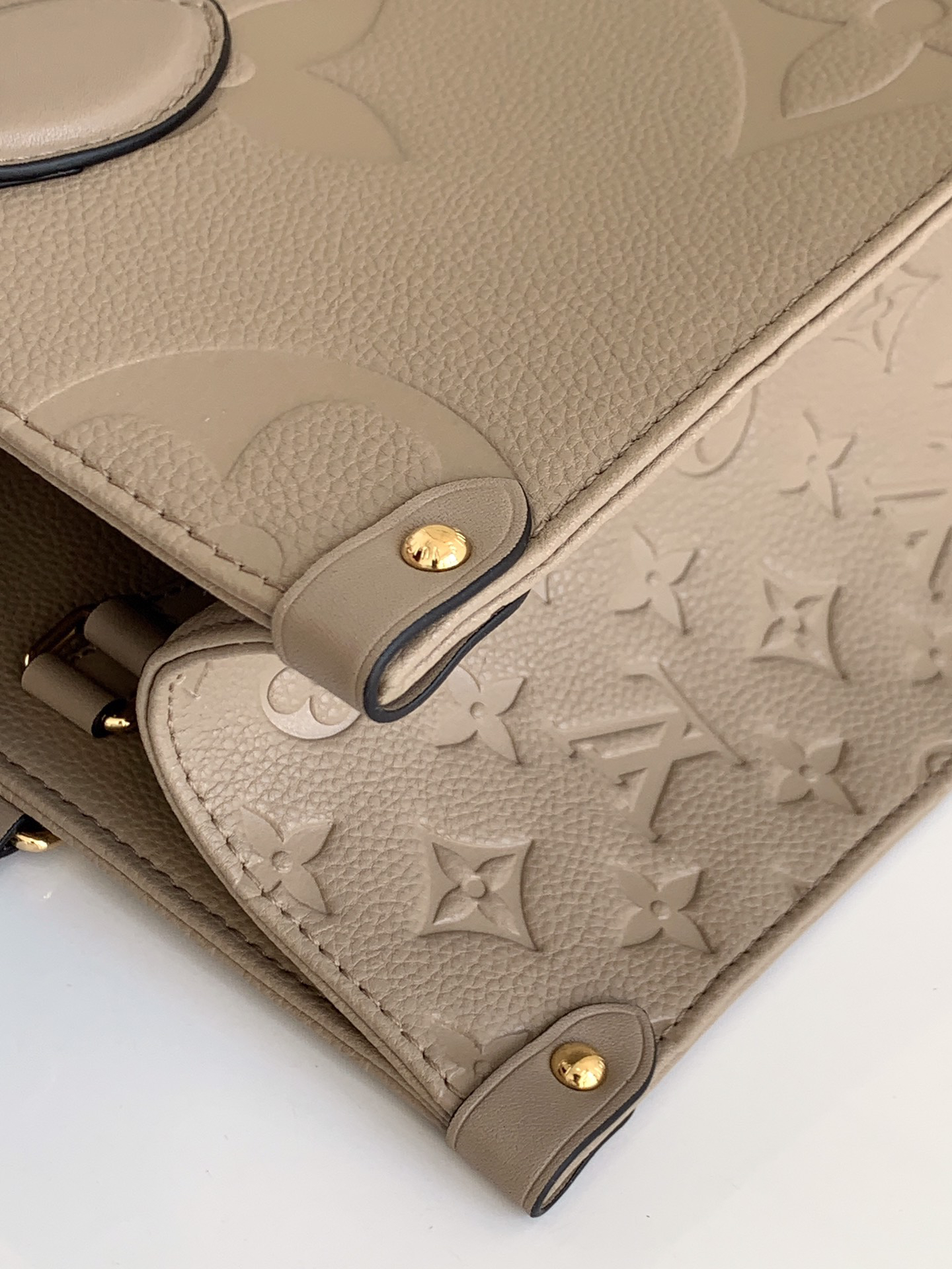 Louis Vuitton Onthego Small Tote Bag M45607 - Image 6