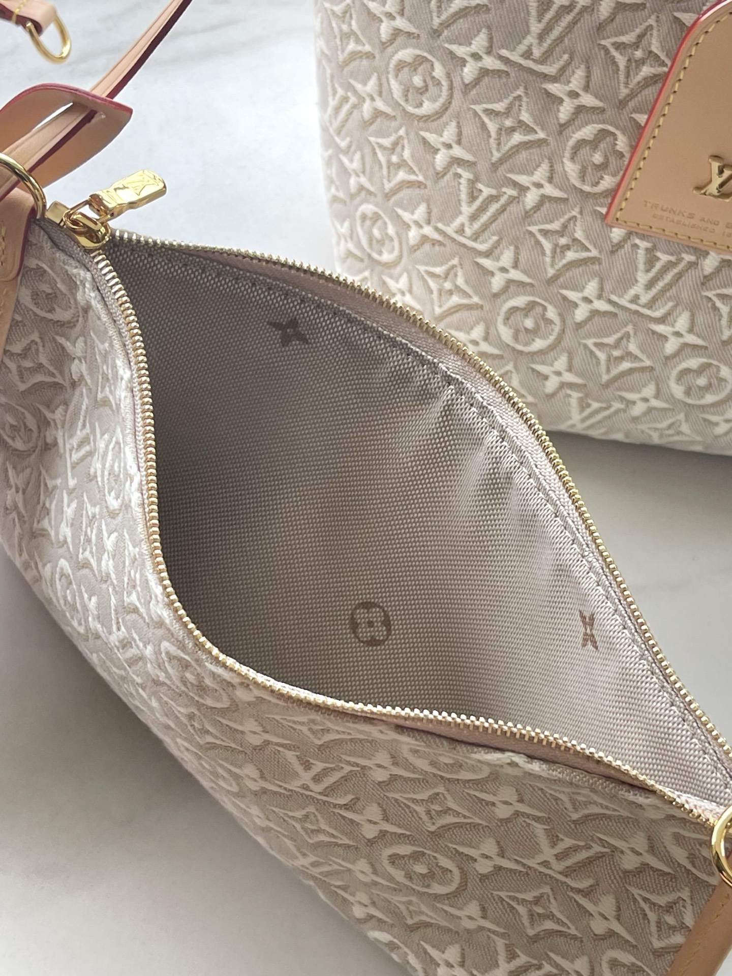 Louis Vuitton Neverfull MM Tote Bag in White Jacquard Canvas - Image 6