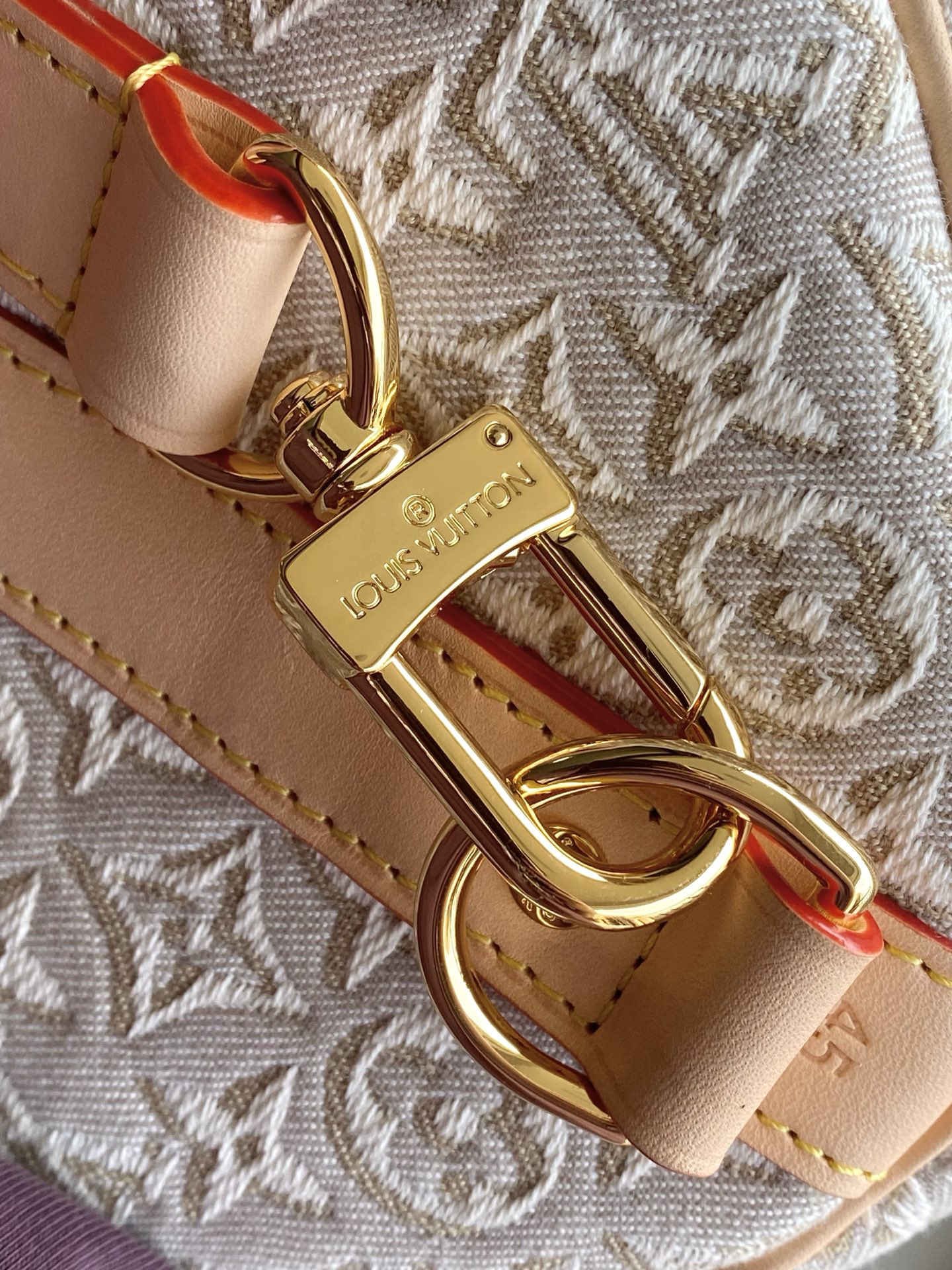 Keepall Bandoulière 45 Monogram Emblème Canvas Travel Bag - Image 6