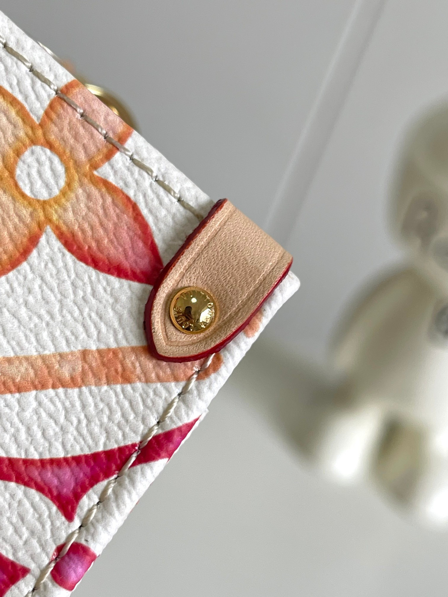 Louis Vuitton OnTheGo East West Handbag M25318 - Image 6