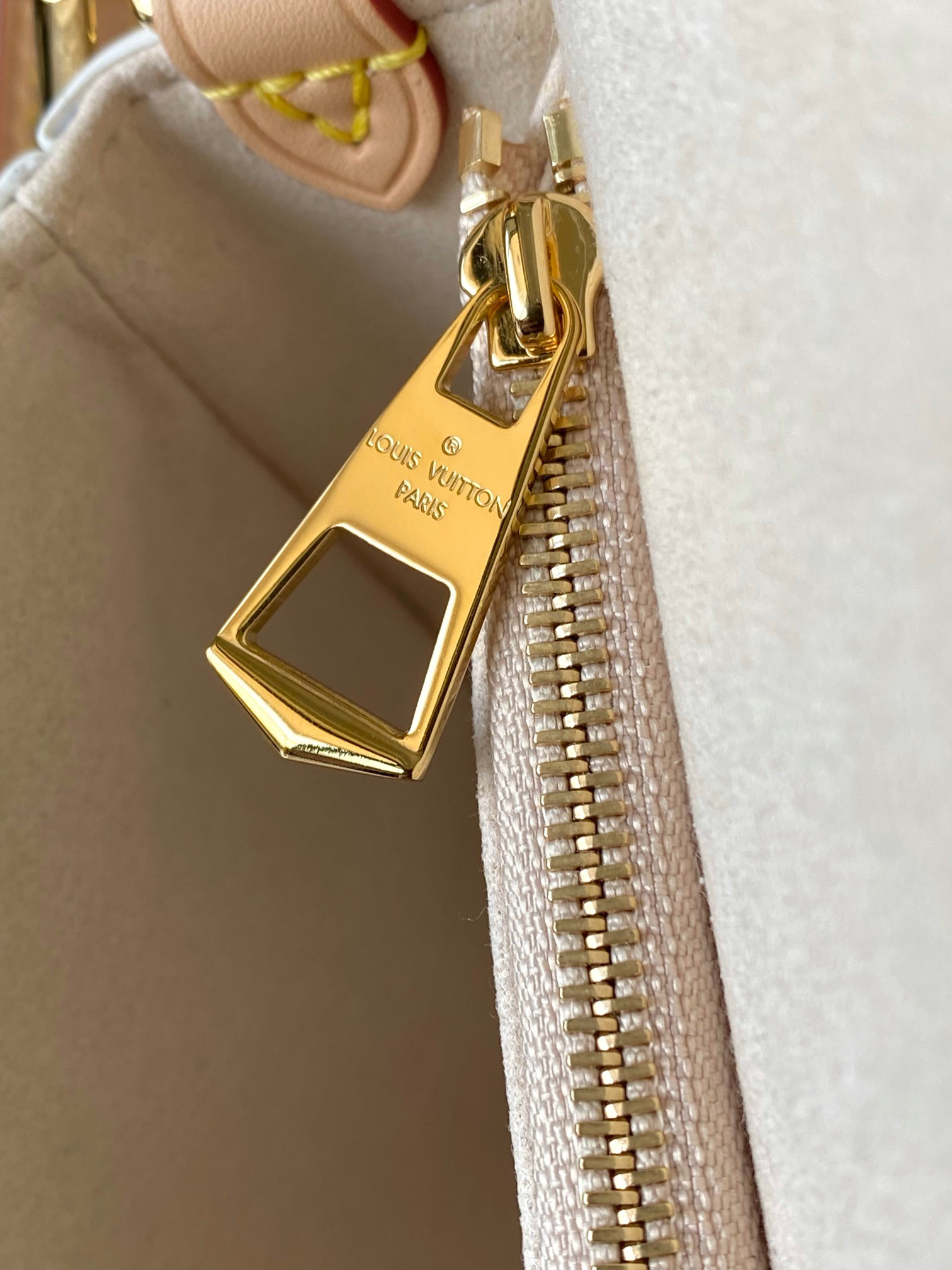 Louis Vuitton x Takashi Murakami Diane Monogram Shoulder Bag - Image 6