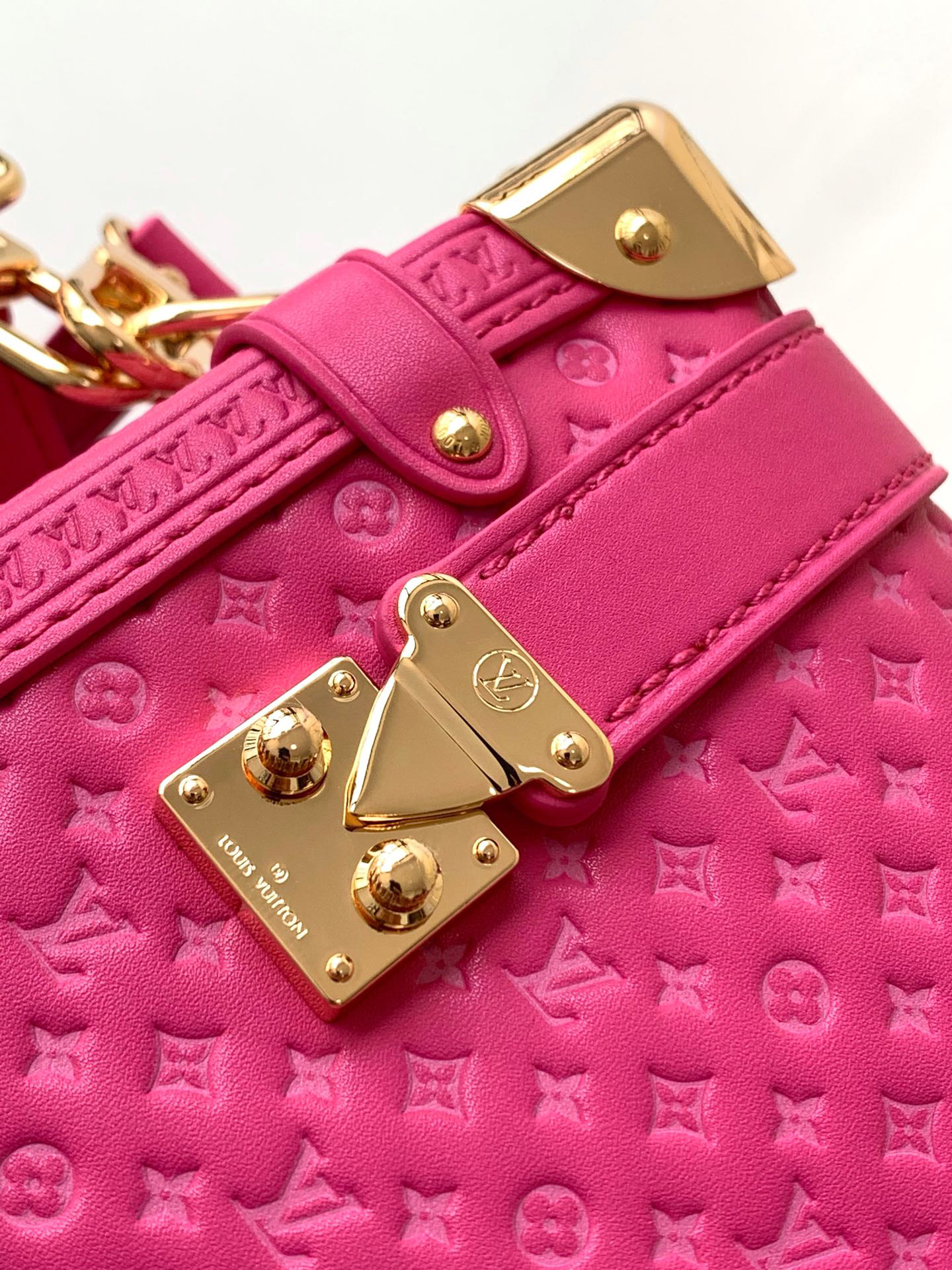 Louis Vuitton Side Trunk Small Bag in Rose Monogram Leather - Image 6
