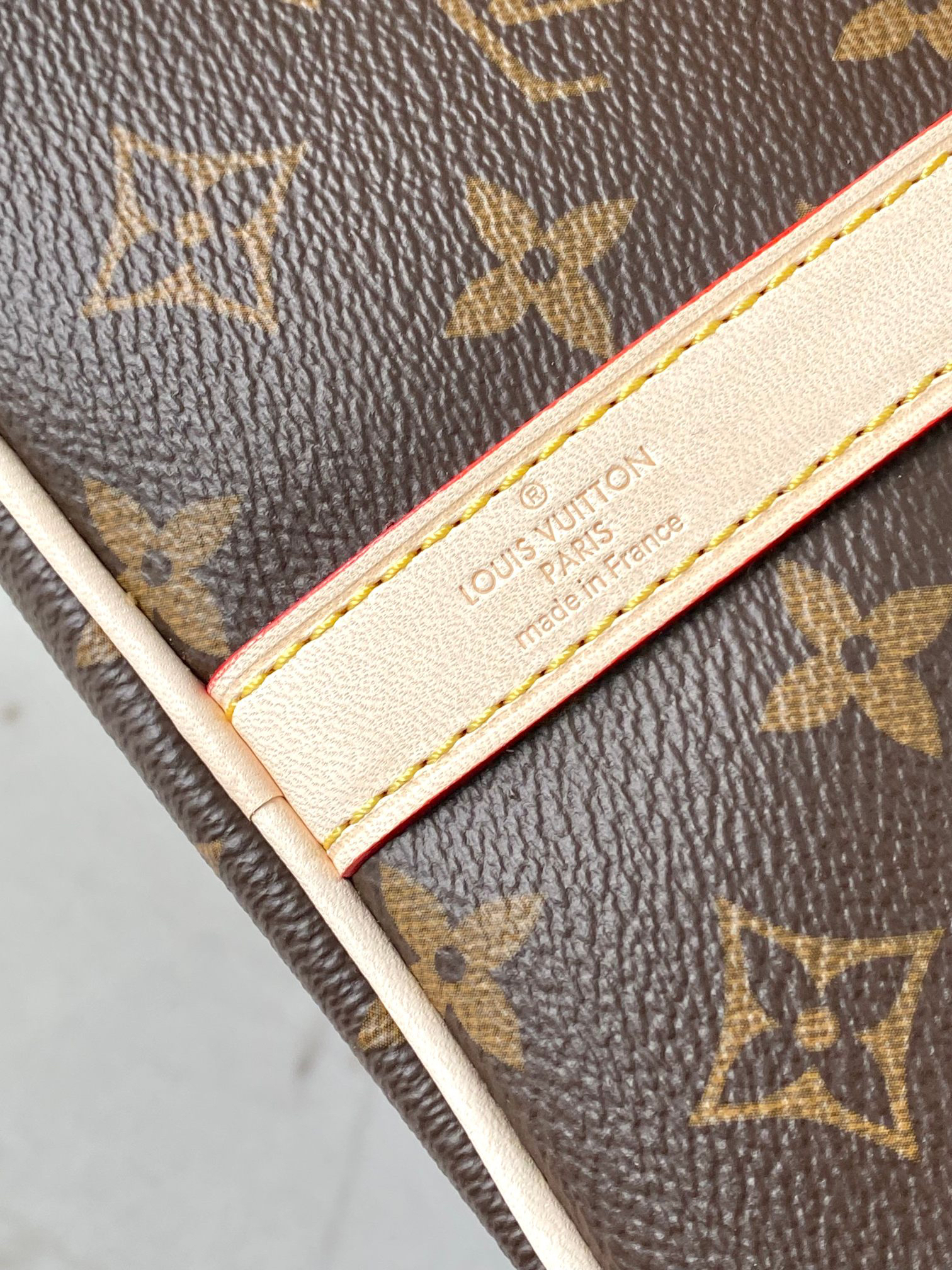 Speedy 35 Handbag in Damier Ebene Canvas - Image 6