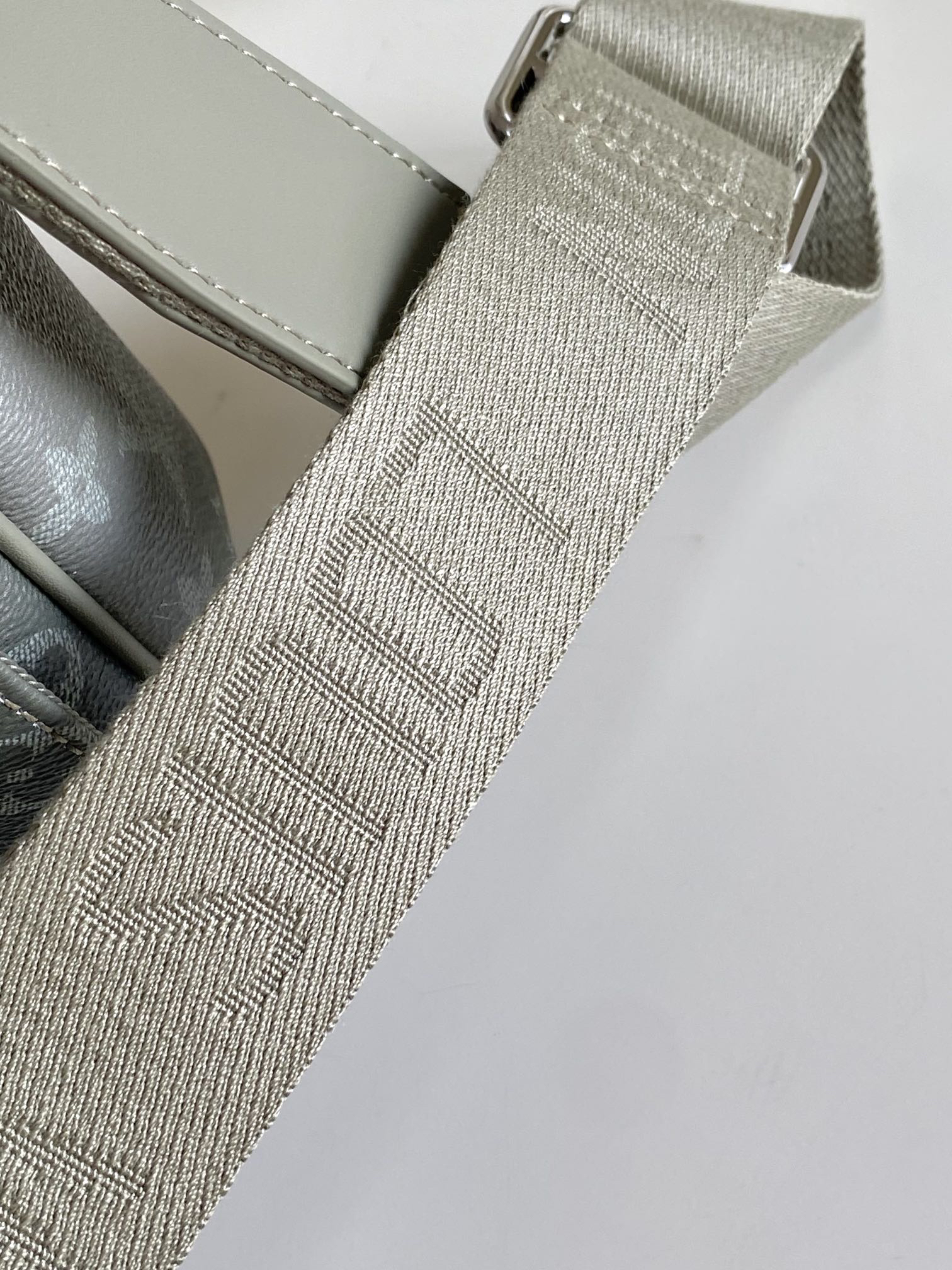 Louis Vuitton District Small Messenger Bag M11593 - Image 6