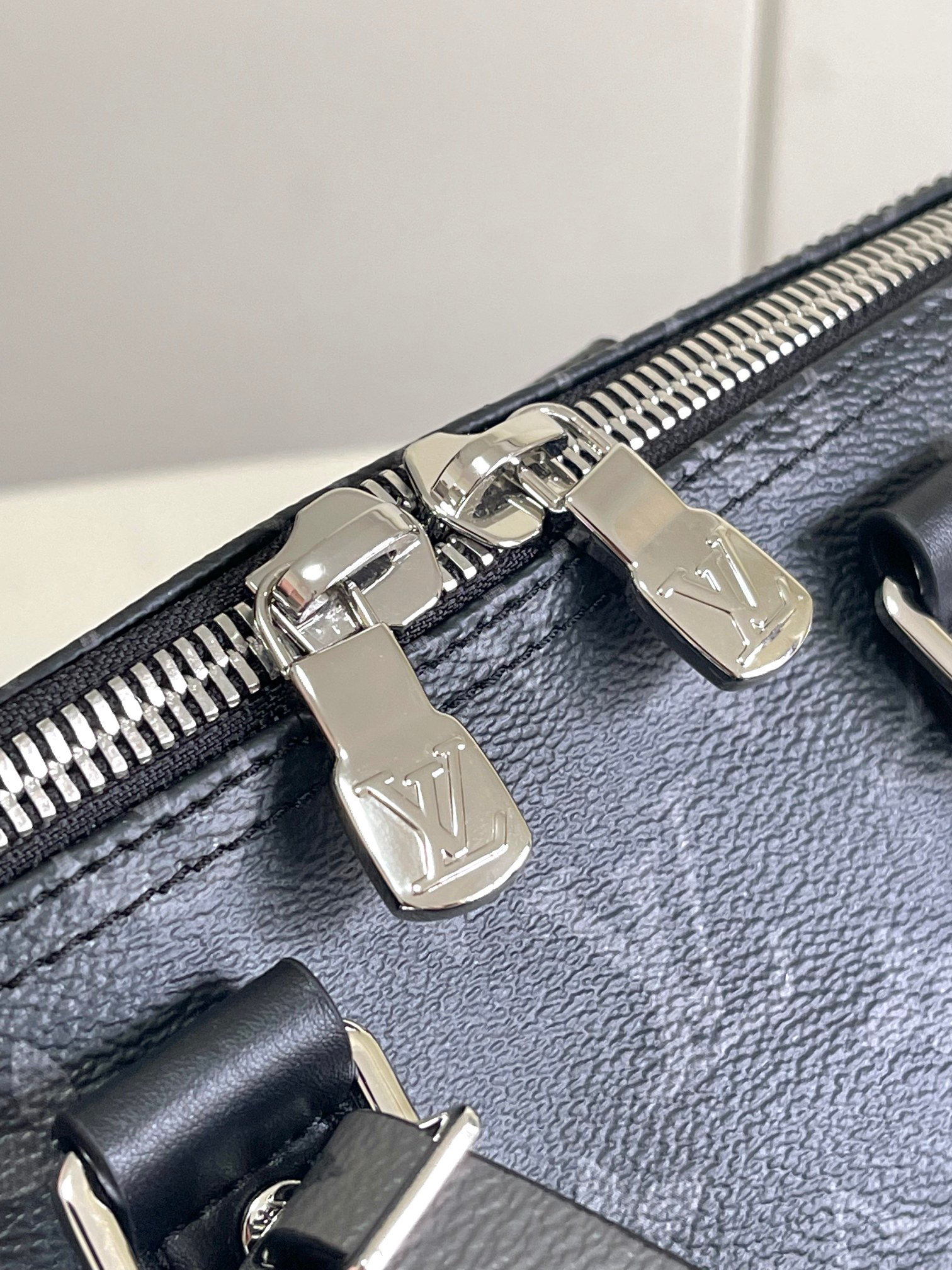 Louis Vuitton Keepall Bandoulière 35 Travel Bag in Monogram Eclipse - Image 6