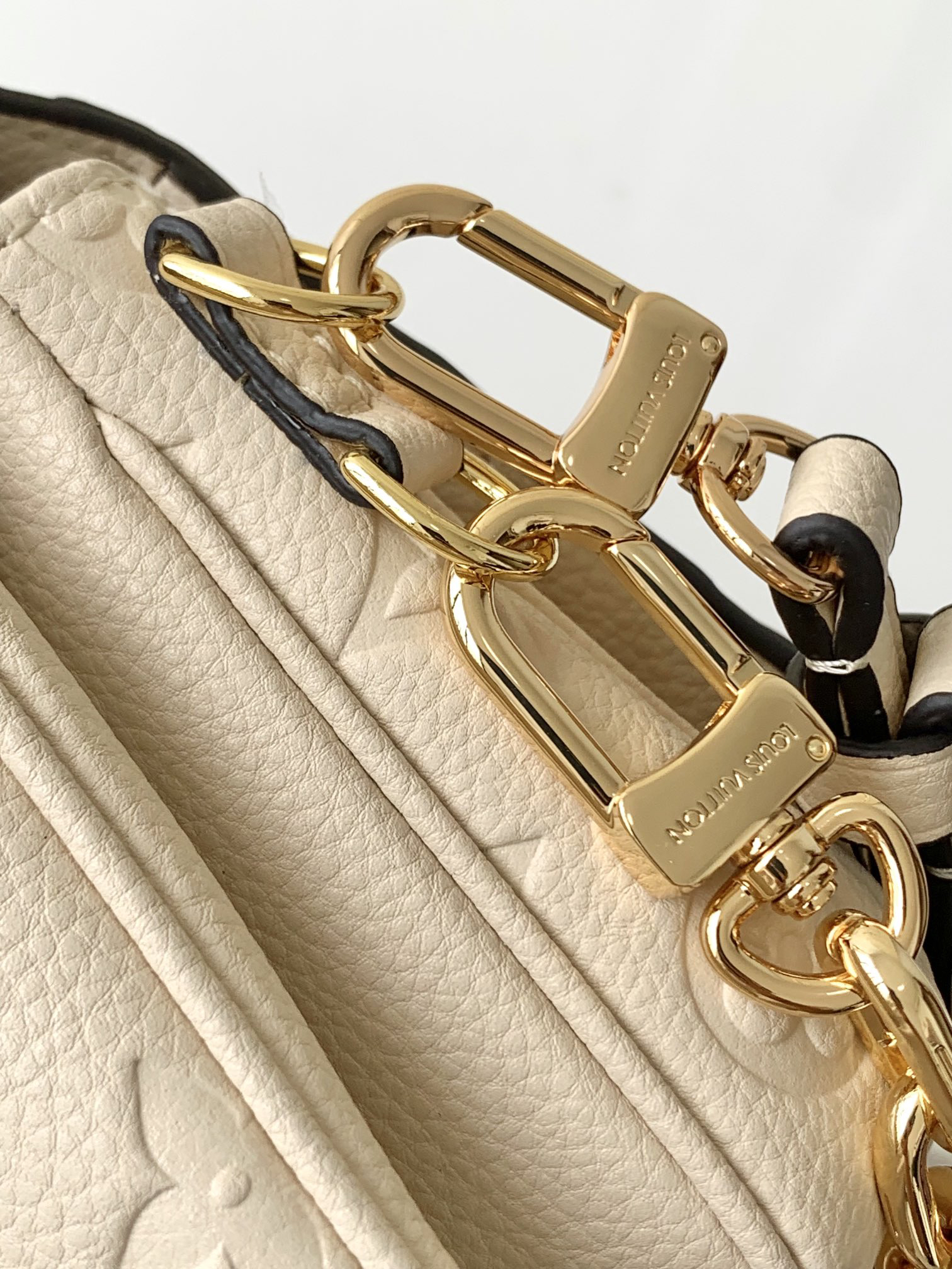 Louis Vuitton Pochette Métis East West Shoulder Bag - Image 6