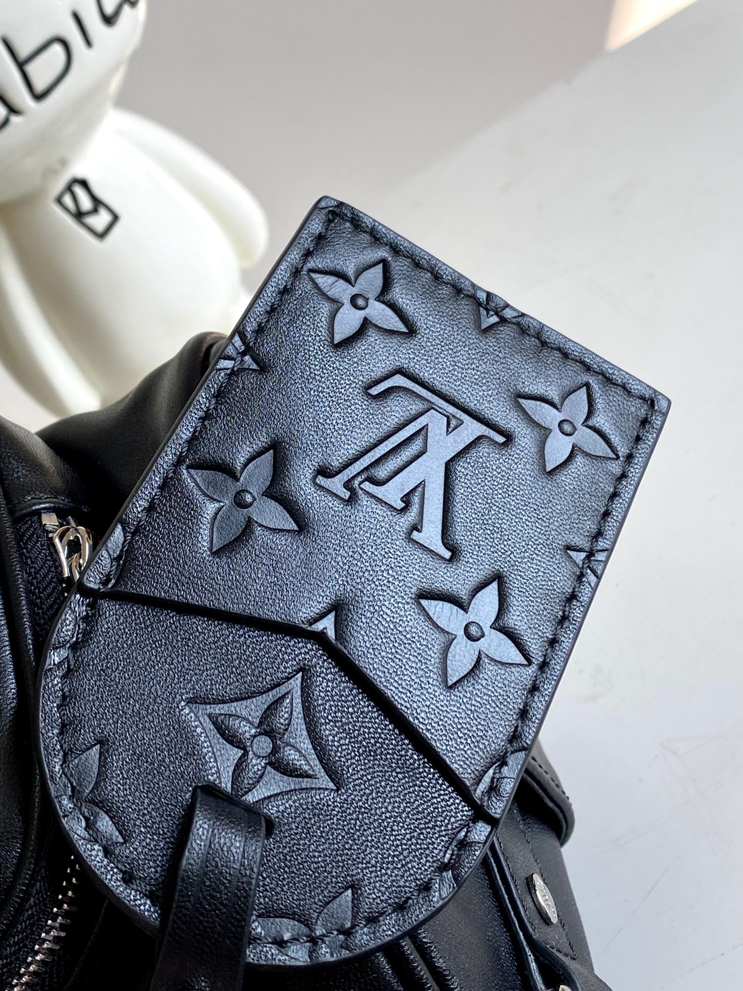 Louis Vuitton Keepall Bandoulière 25 Shoulder Bag - Image 6