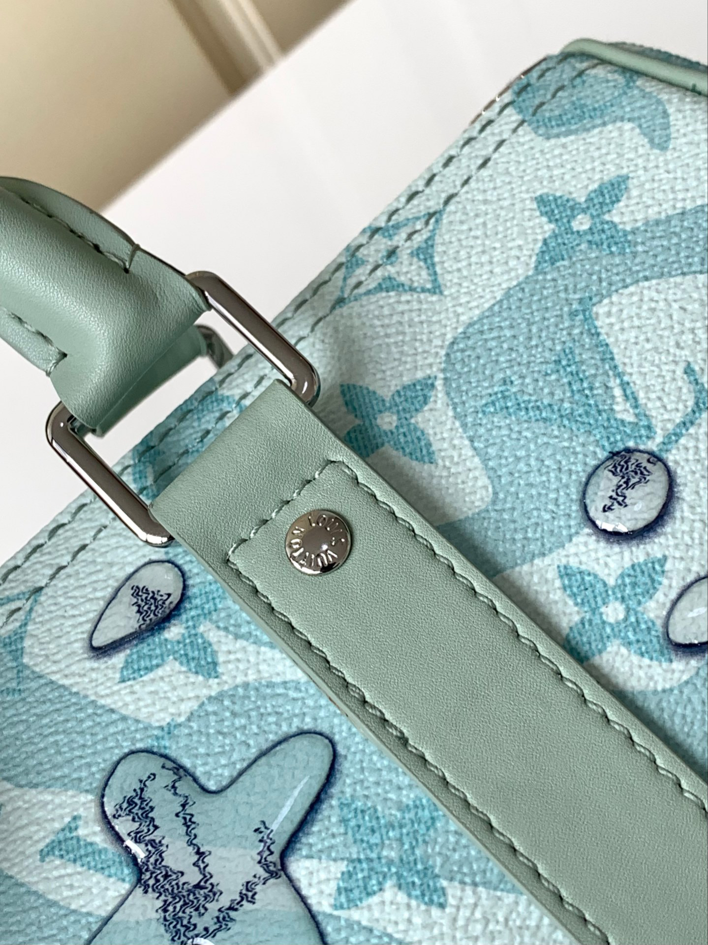 Louis Vuitton Keepall Bandoulière 25 Shoulder Bag in Monogram Aquagarden Canvas - Image 6