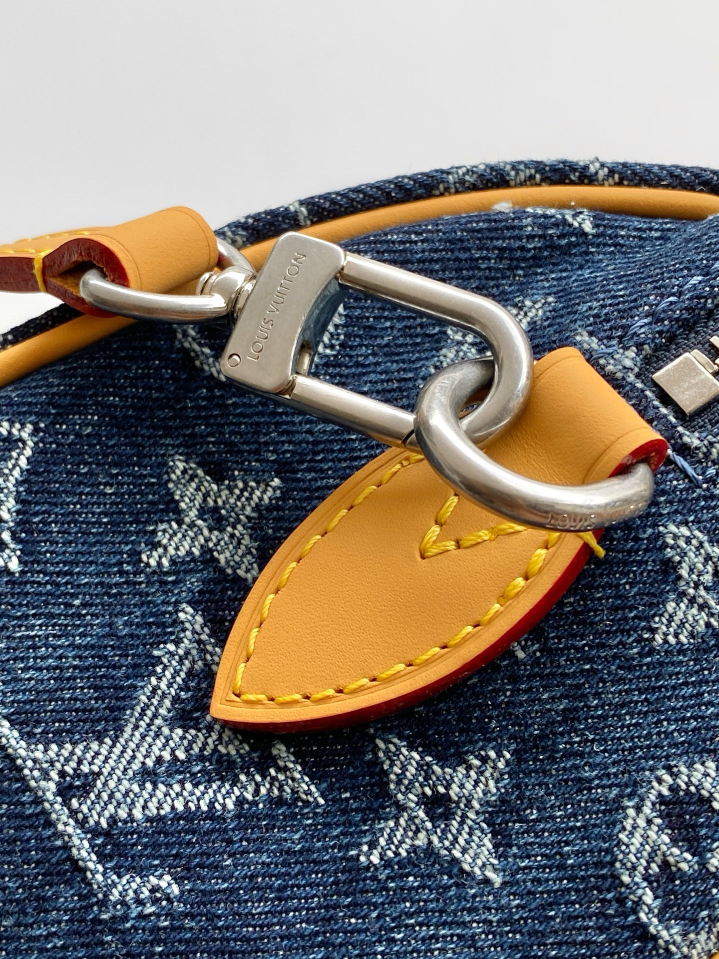 Louis Vuitton Speedy 18 Bandoulière Denim Crossbody Bag - Image 6