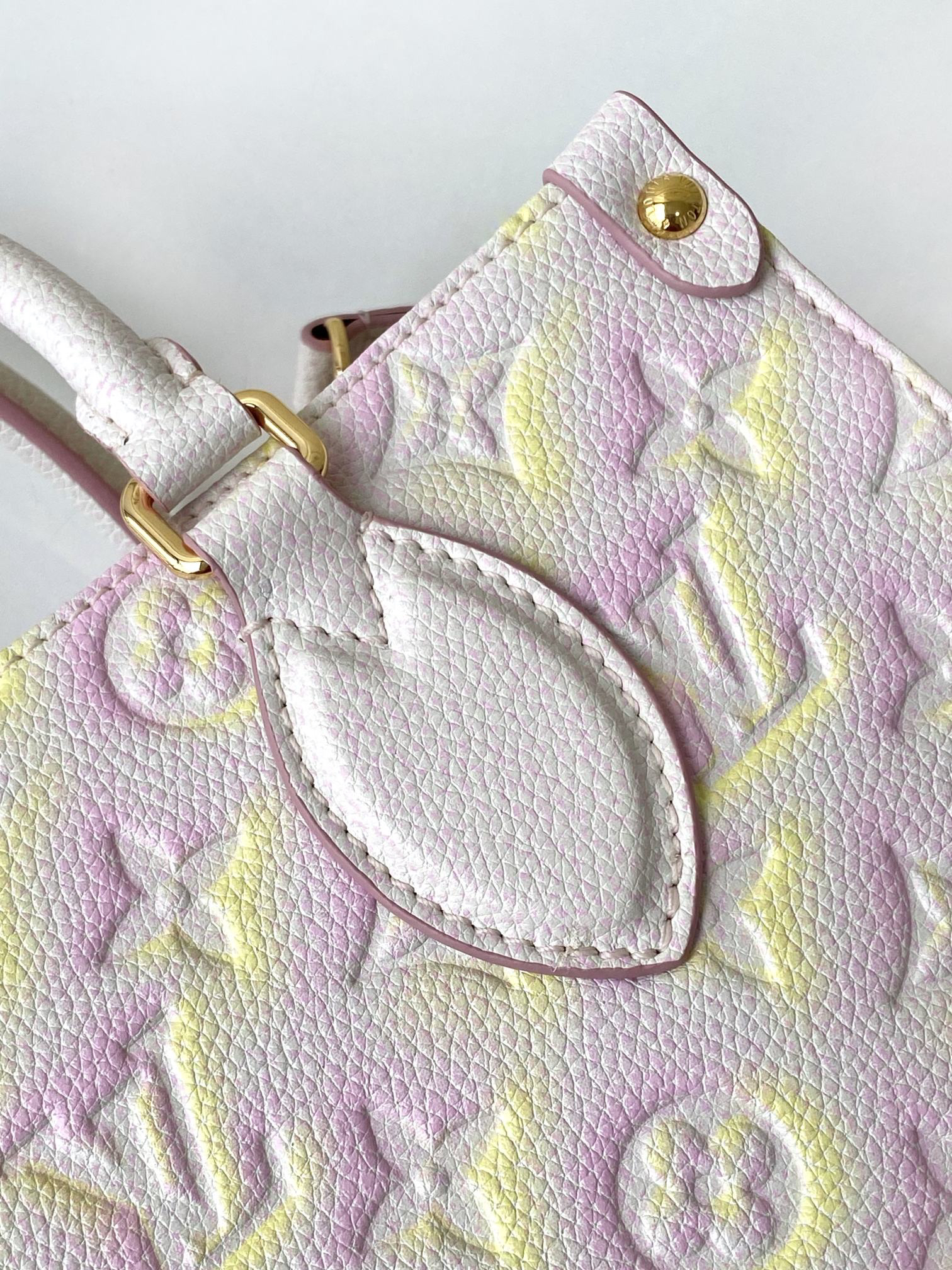 Louis Vuitton Onthego Small Tote Bag - Image 6