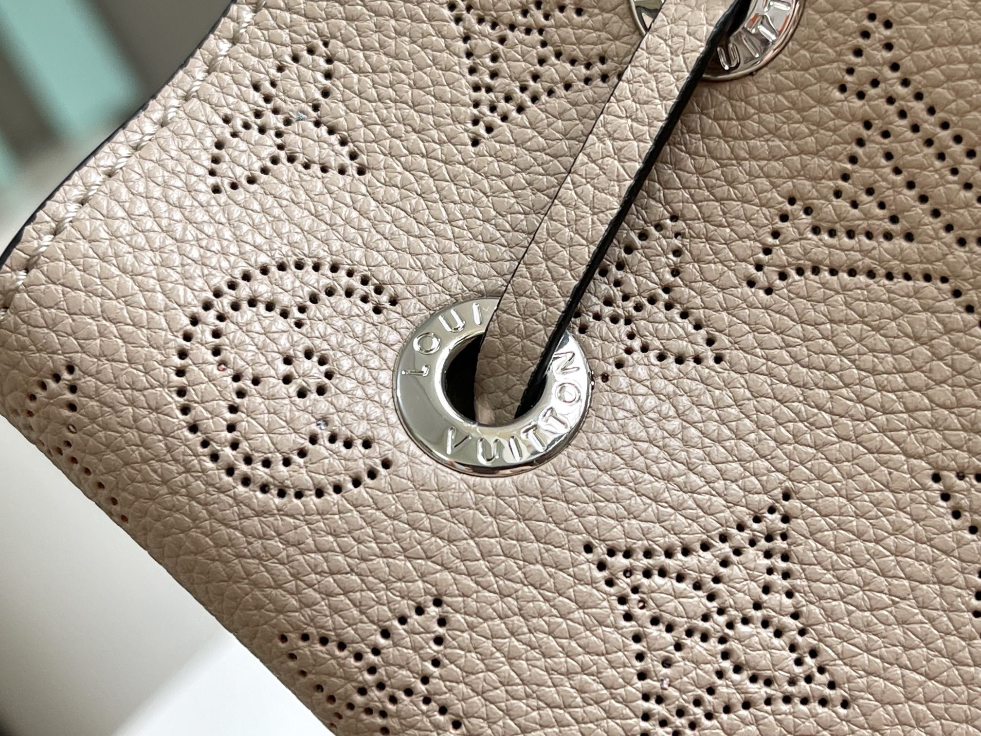 Louis Vuitton Bella Monogram Leather Bucket Bag - Image 6