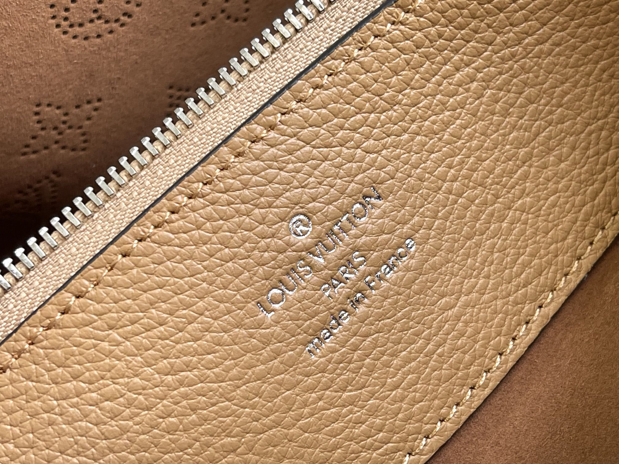 Bella Tote Bag in Top-Grain Leather - Image 6
