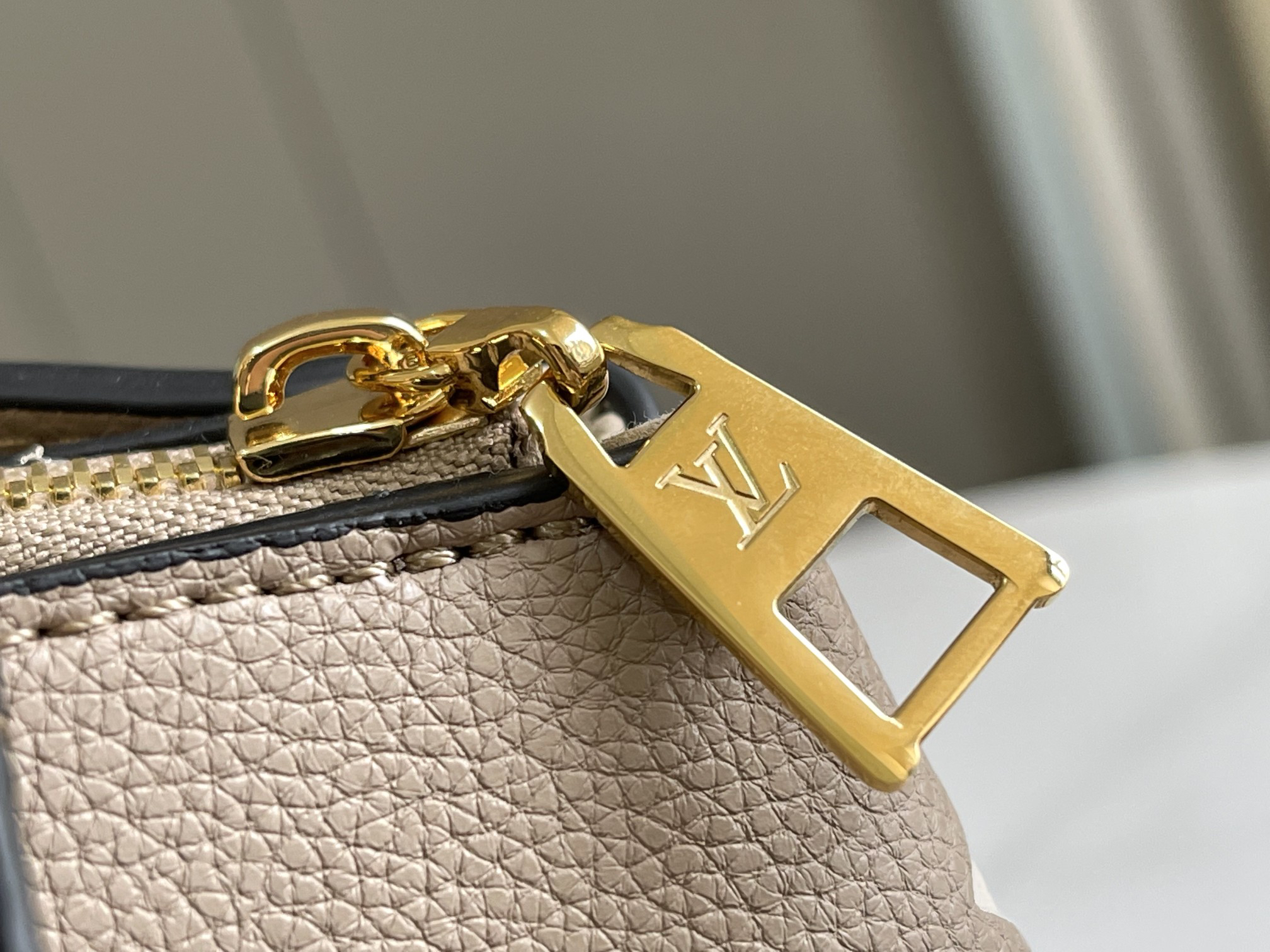 Louis Vuitton Petit Palais Handbag - Image 6