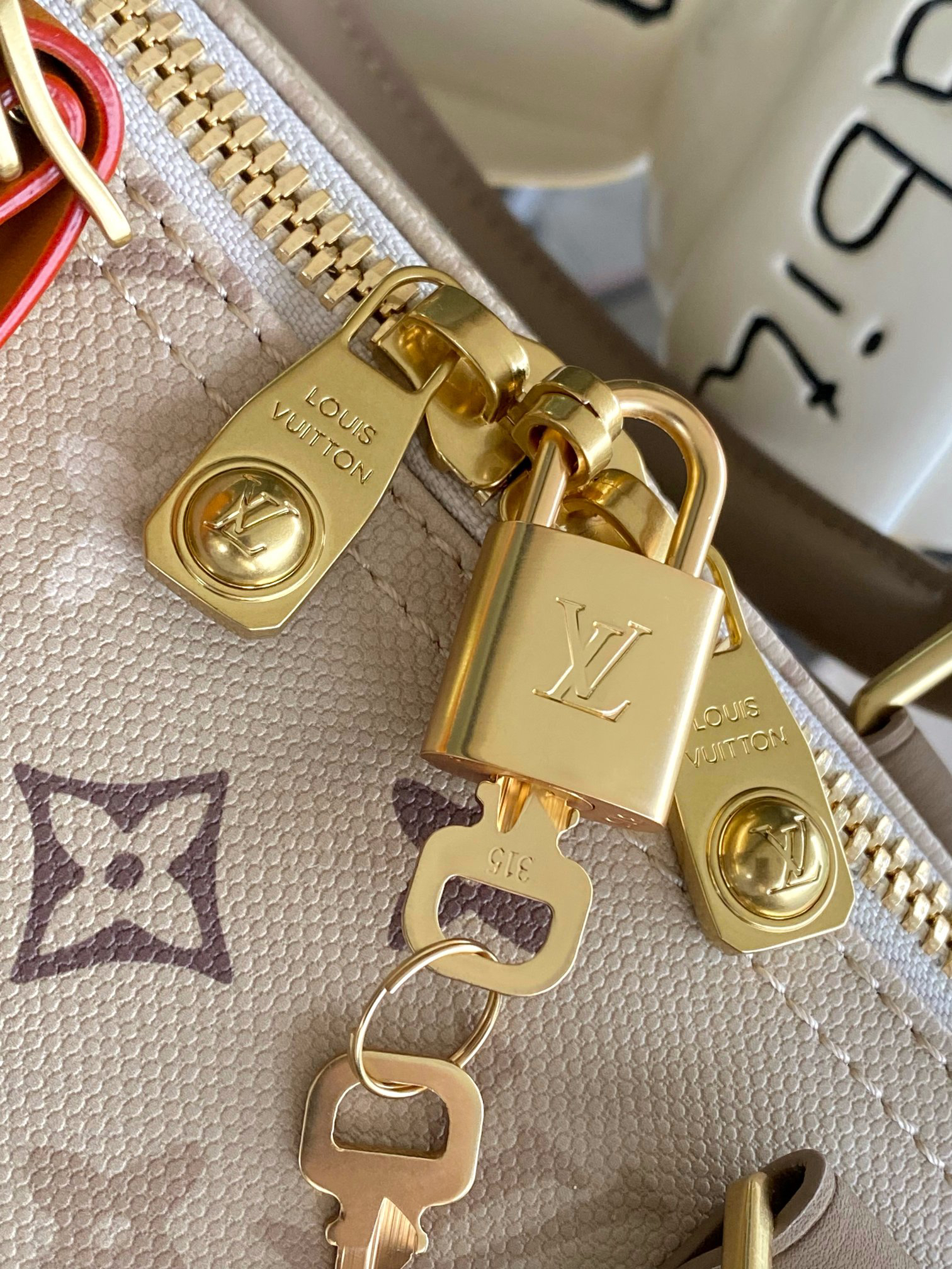 Louis Vuitton Keepall 50 Monogram Canvas Travel Bag - Image 6