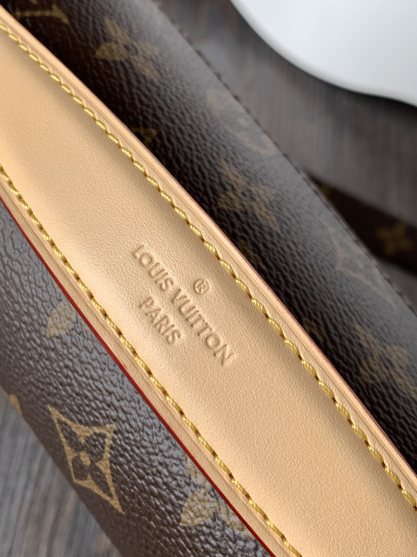 Pochette Métis Leather Crossbody Bag - Image 6