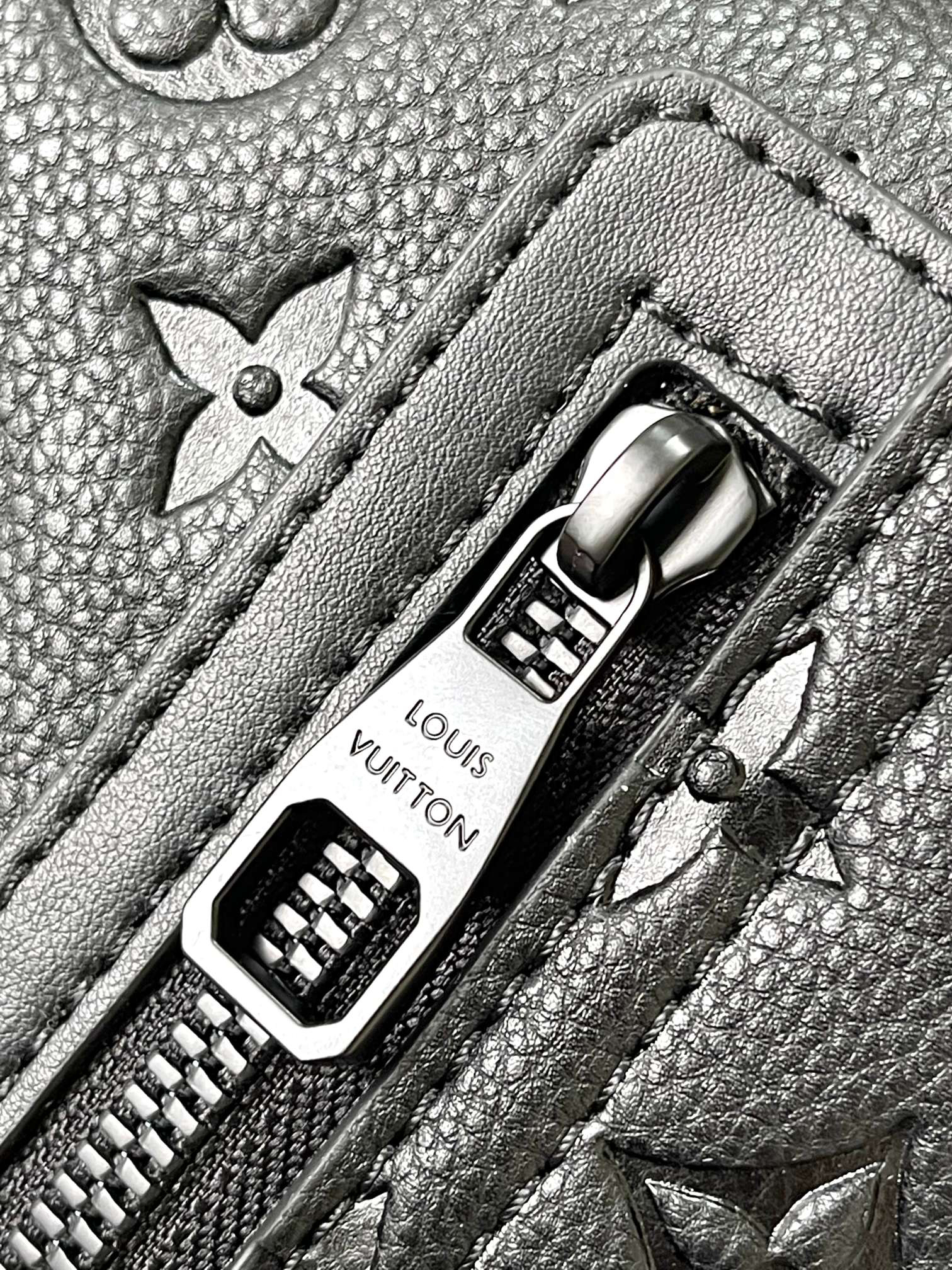 Louis Vuitton S-Cape Messenger Bag M23741 - Image 6