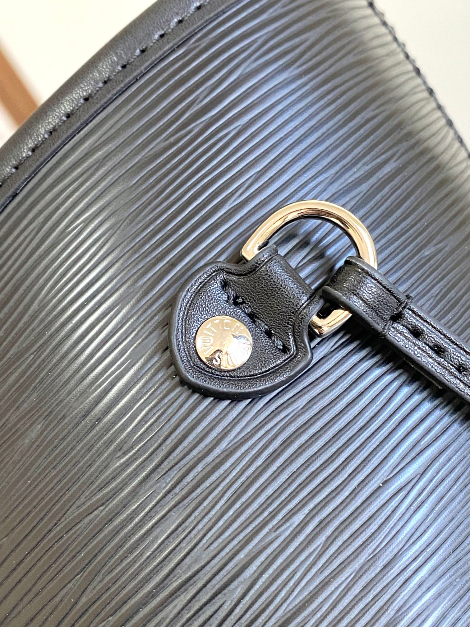 Louis Vuitton Neverfull Medium Tote Bag in Black Epi Leather - Image 6