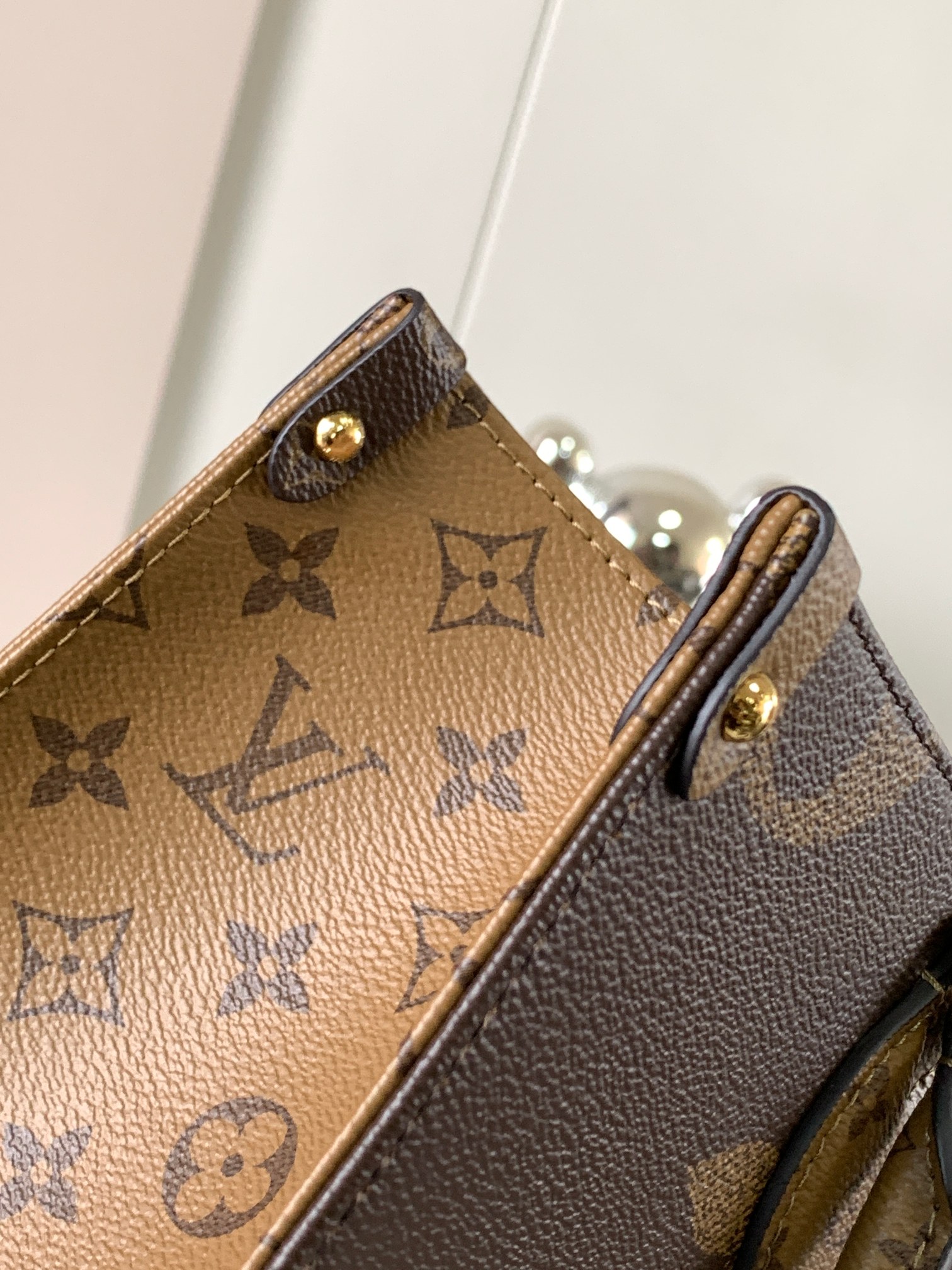 Louis Vuitton Onthego Leather Tote Bag M45039 - Image 6