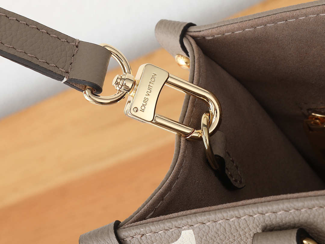 Louis Vuitton Onthego Small Tote Bag - Image 6
