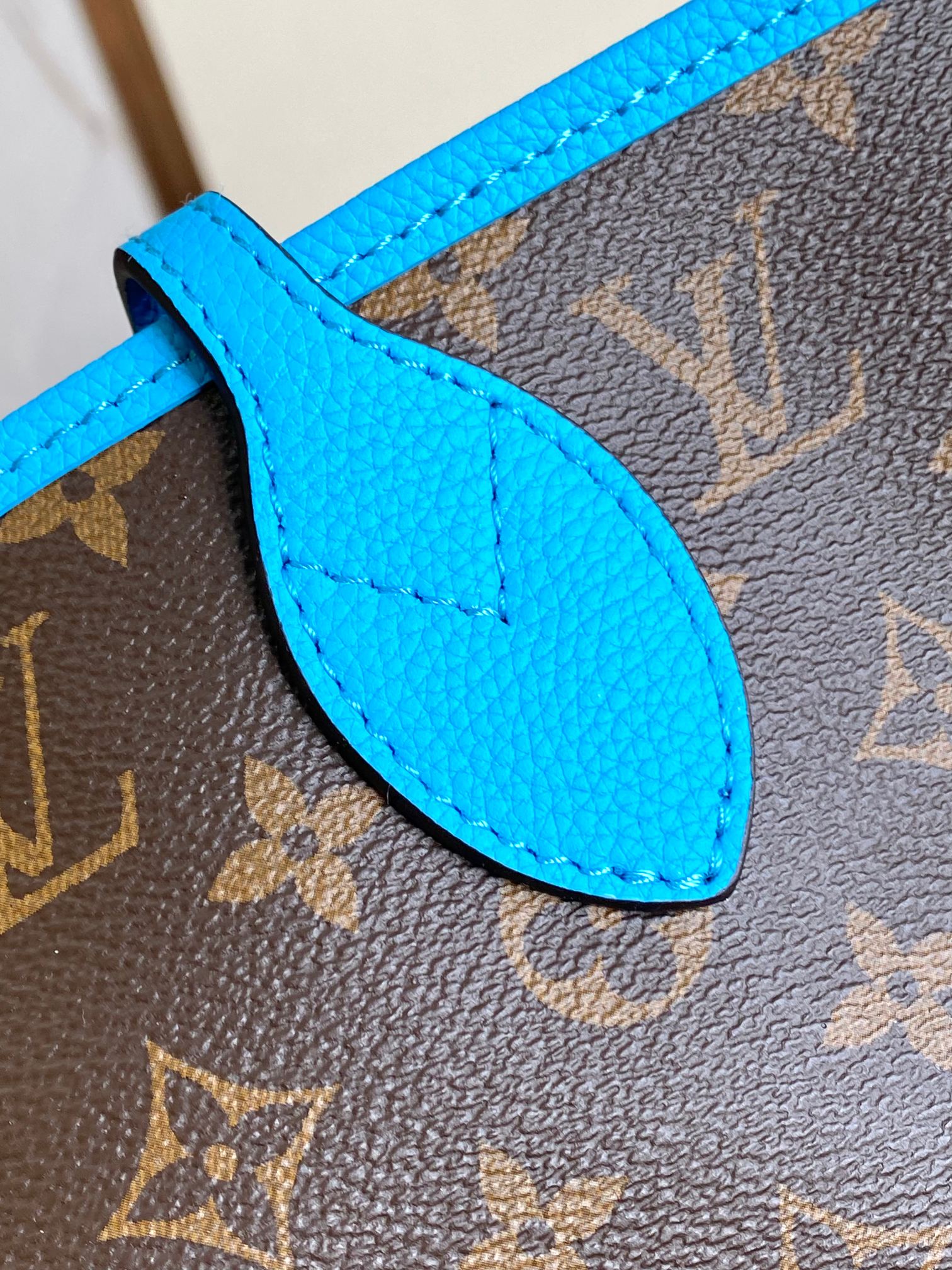 Louis Vuitton Neverfull MM Damier Azur Canvas Tote Bag - Image 6