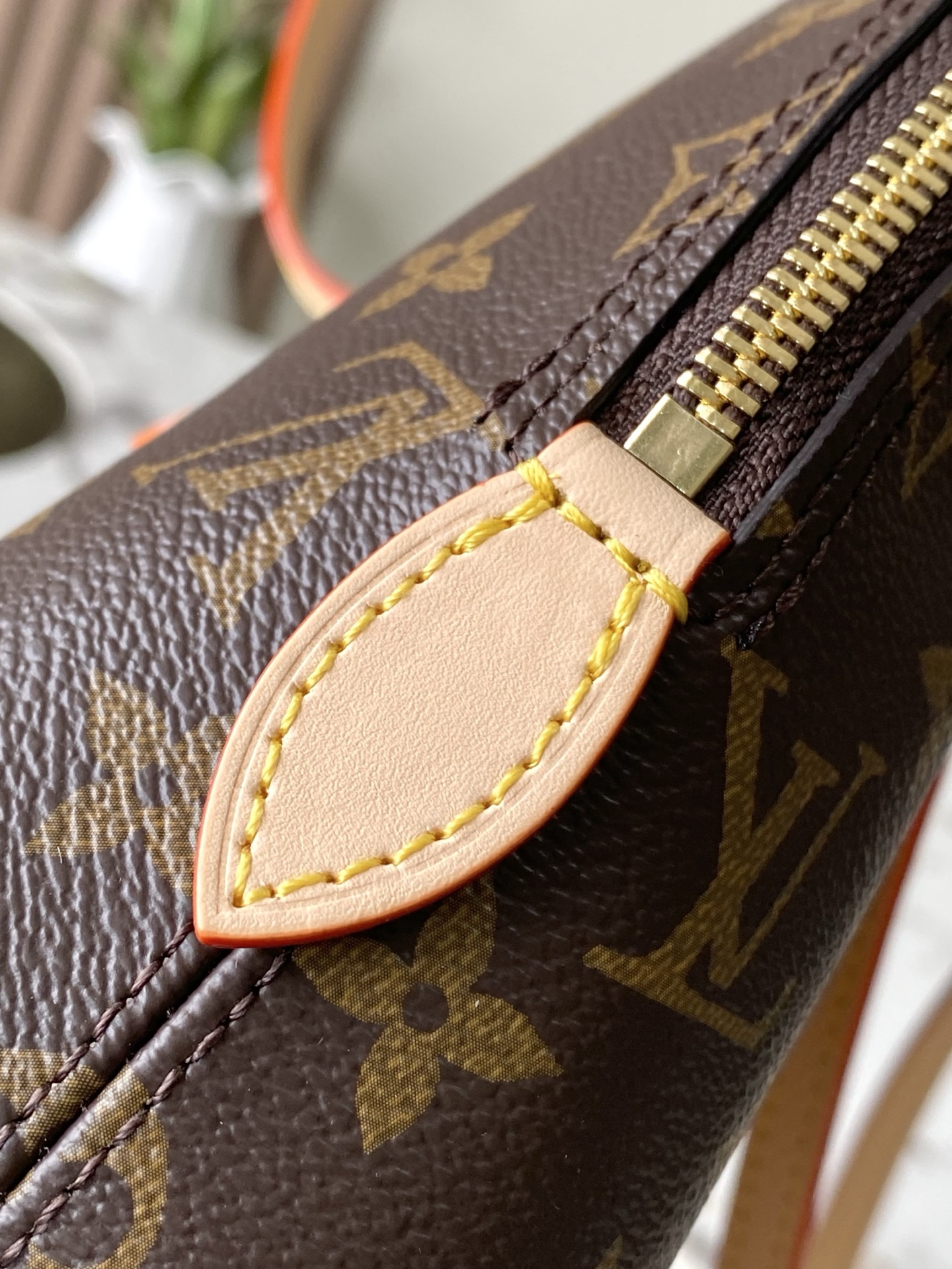 Louis Vuitton Squire Monogram Shoulder Bag - Image 6