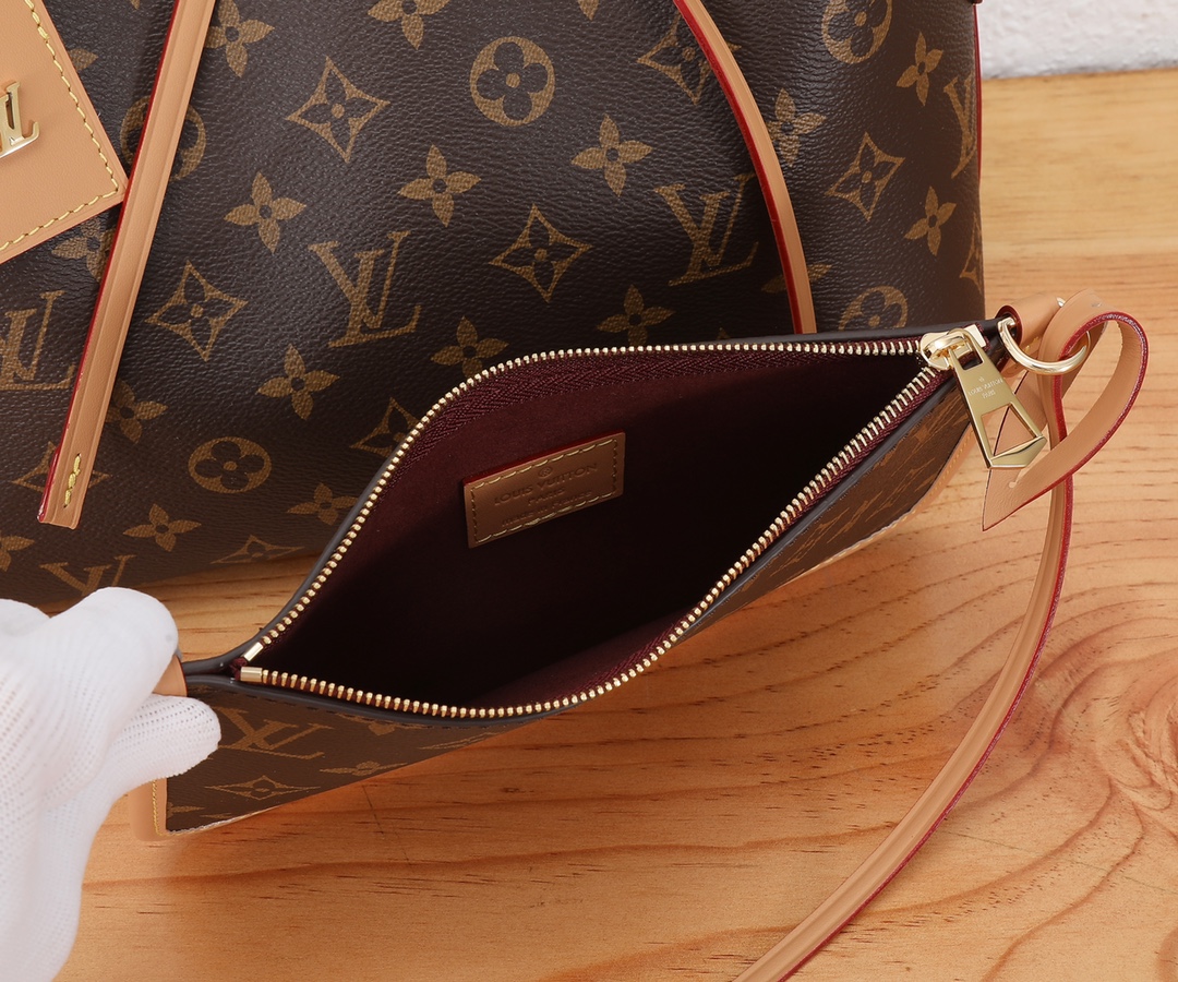 CarryAll M46203 Monogram Canvas Crossbody Bag - Image 6
