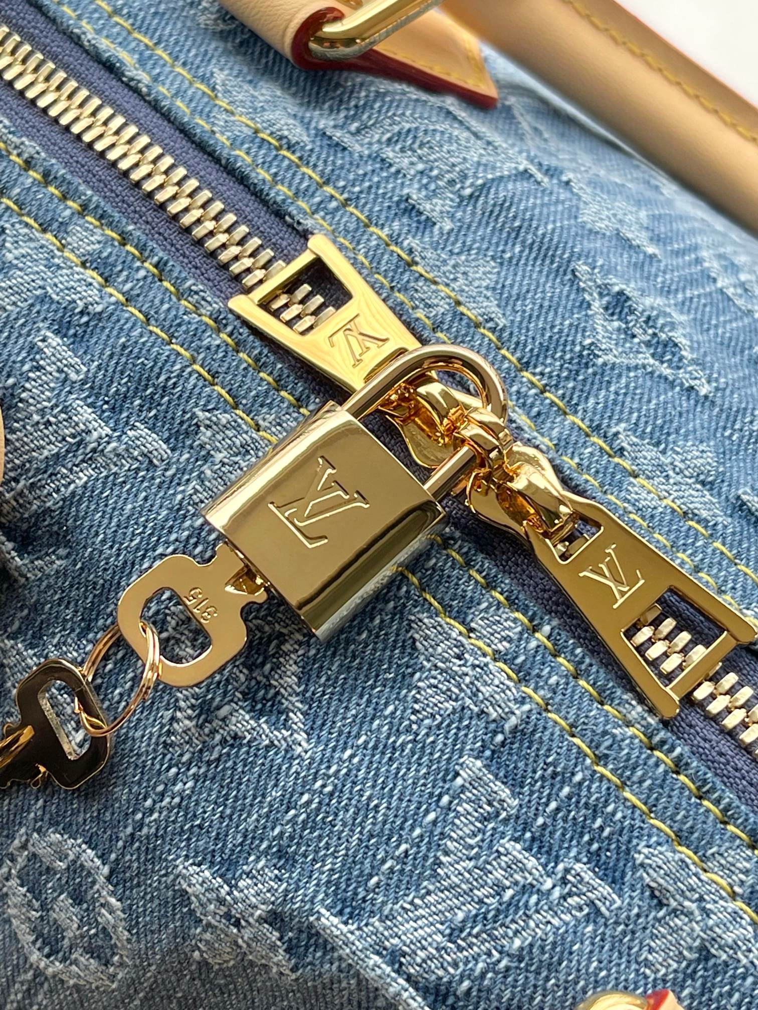 Louis Vuitton Speedy Bandoulière 30 Denim Handbag - Image 6
